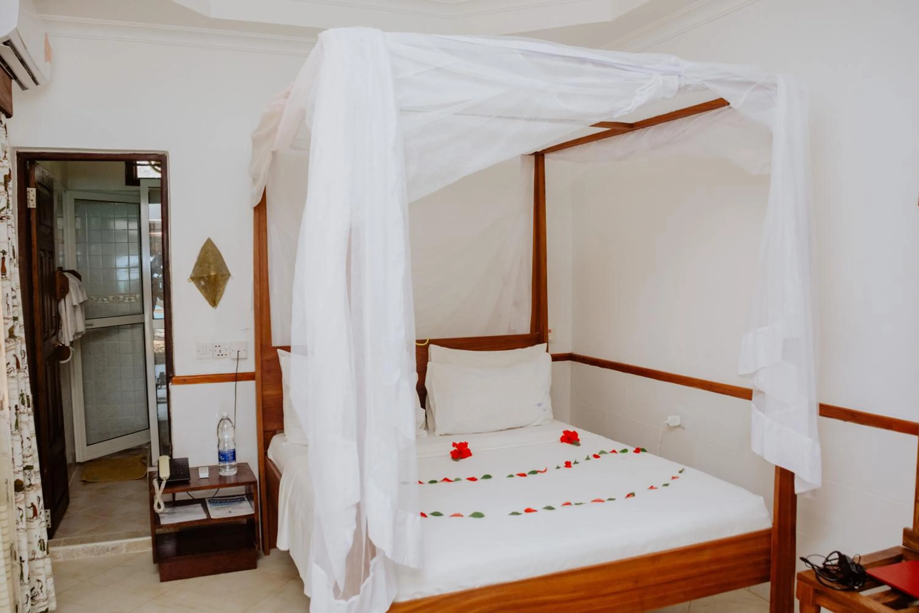 Bed in Mnarani Beach Cottages
