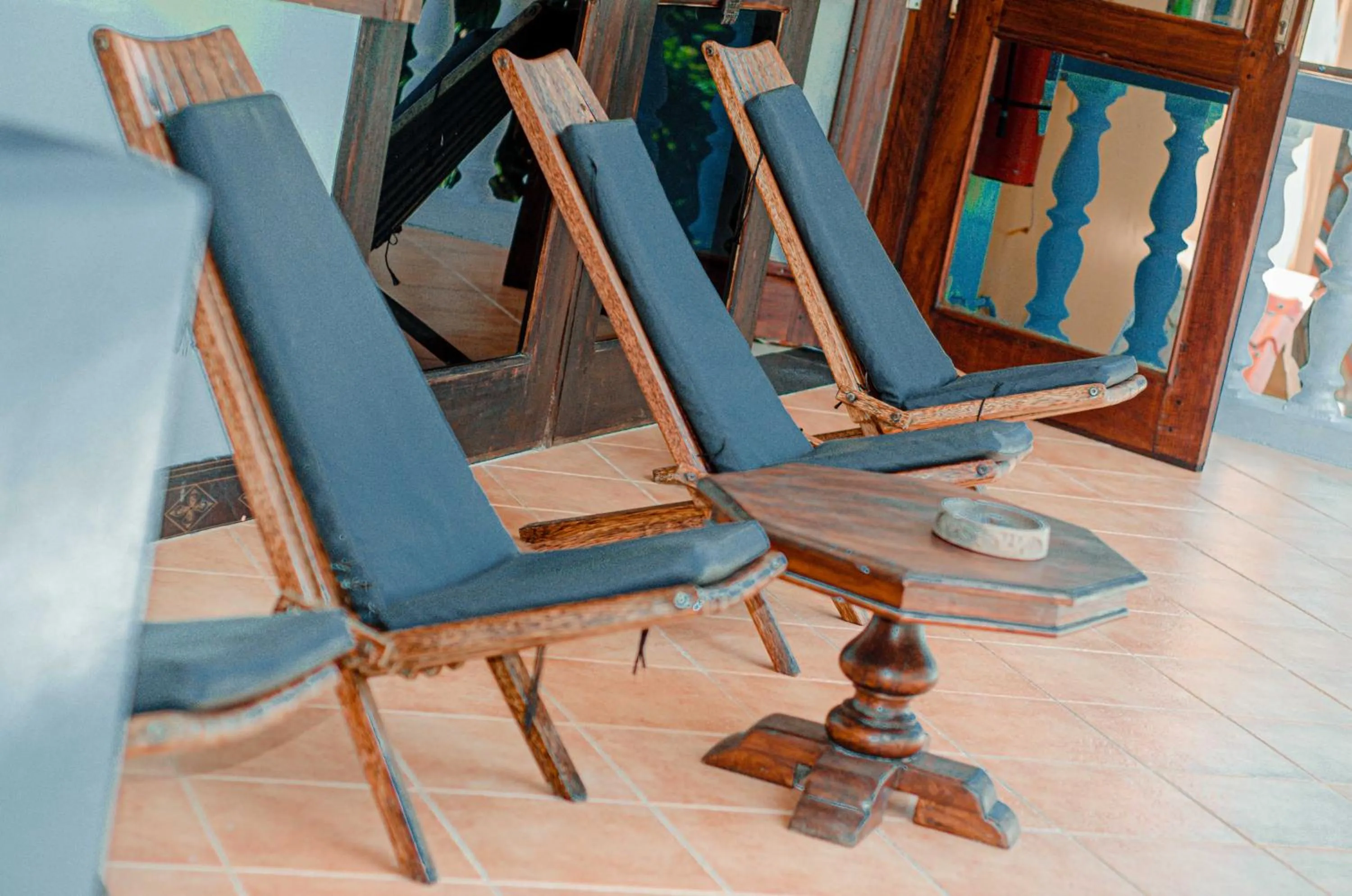 Seating area in Mnarani Beach Cottages