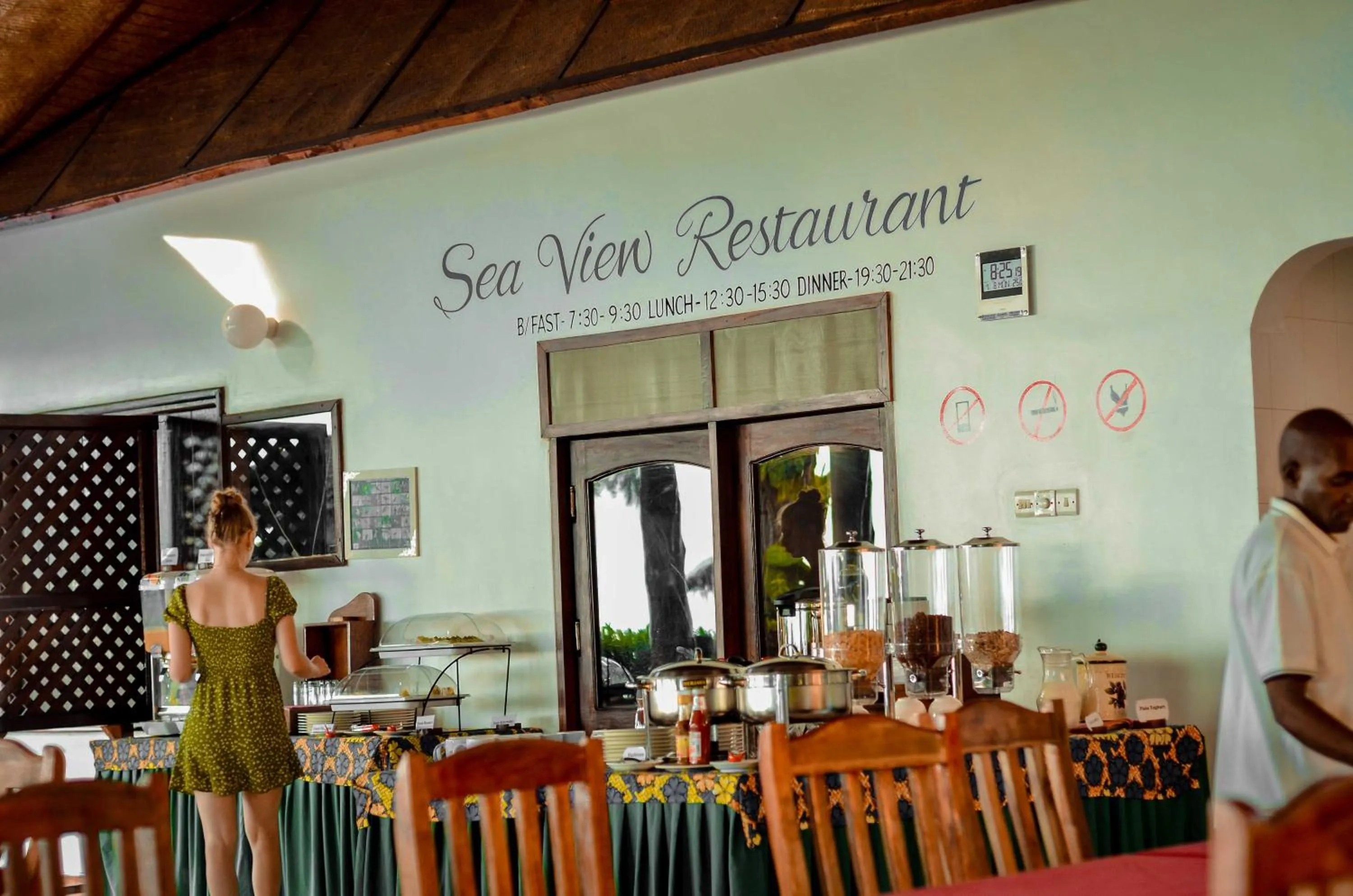 Breakfast in Mnarani Beach Cottages