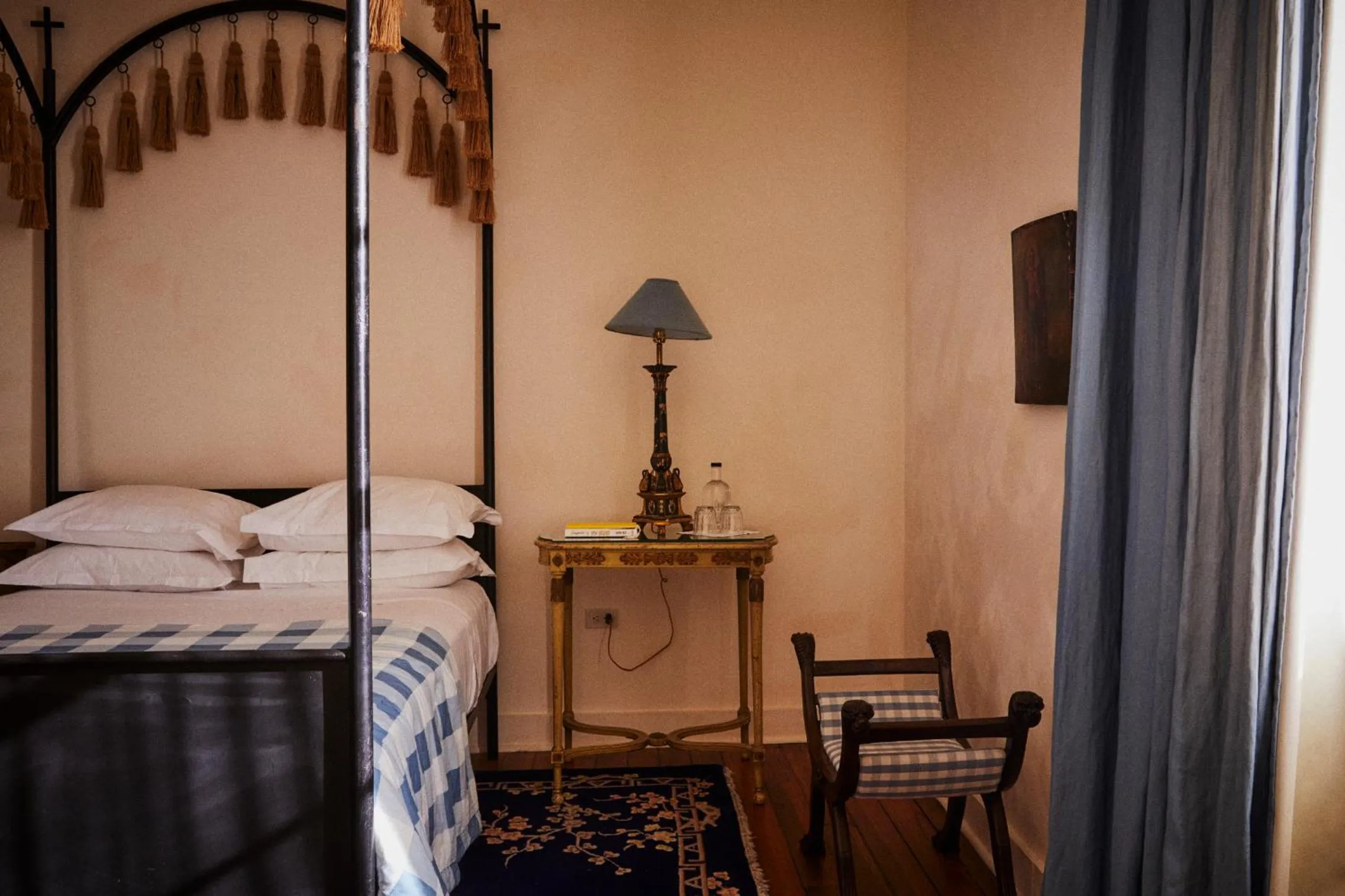 Bed in Hotel Peter and Paul, an Ash Hotel