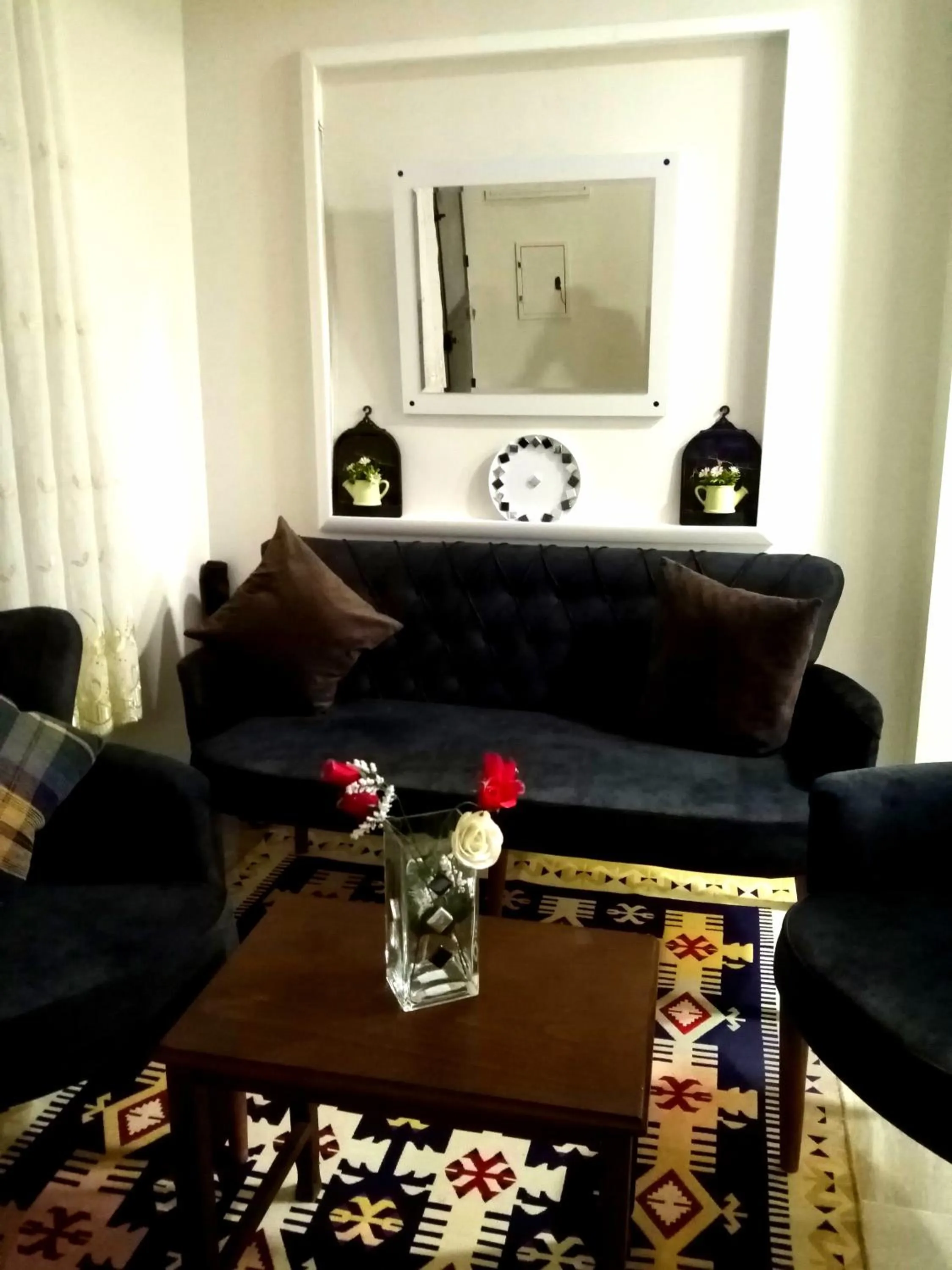 Seating area in Yasin Apart hotel