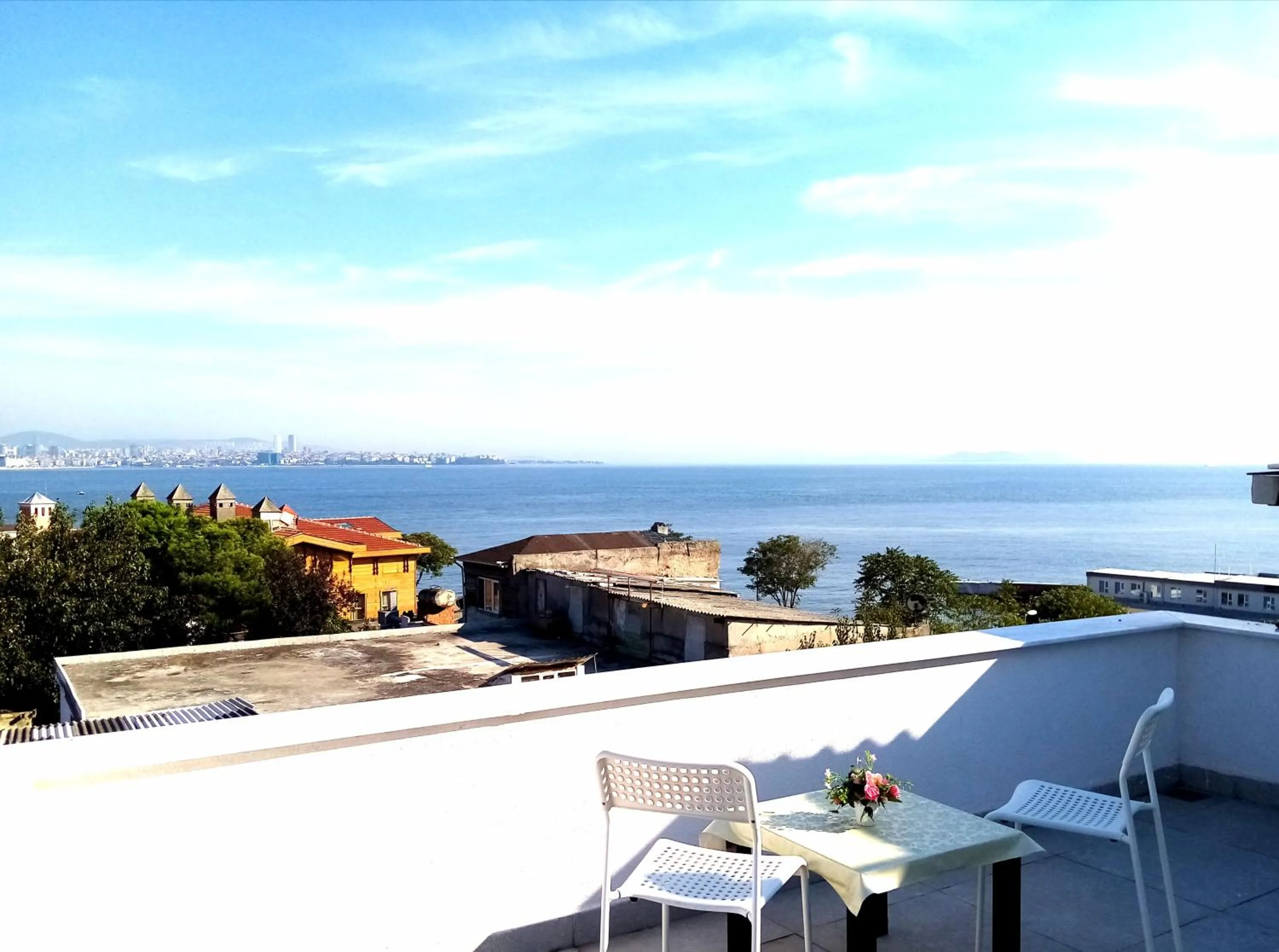 Balcony/Terrace in Yasin Apart hotel
