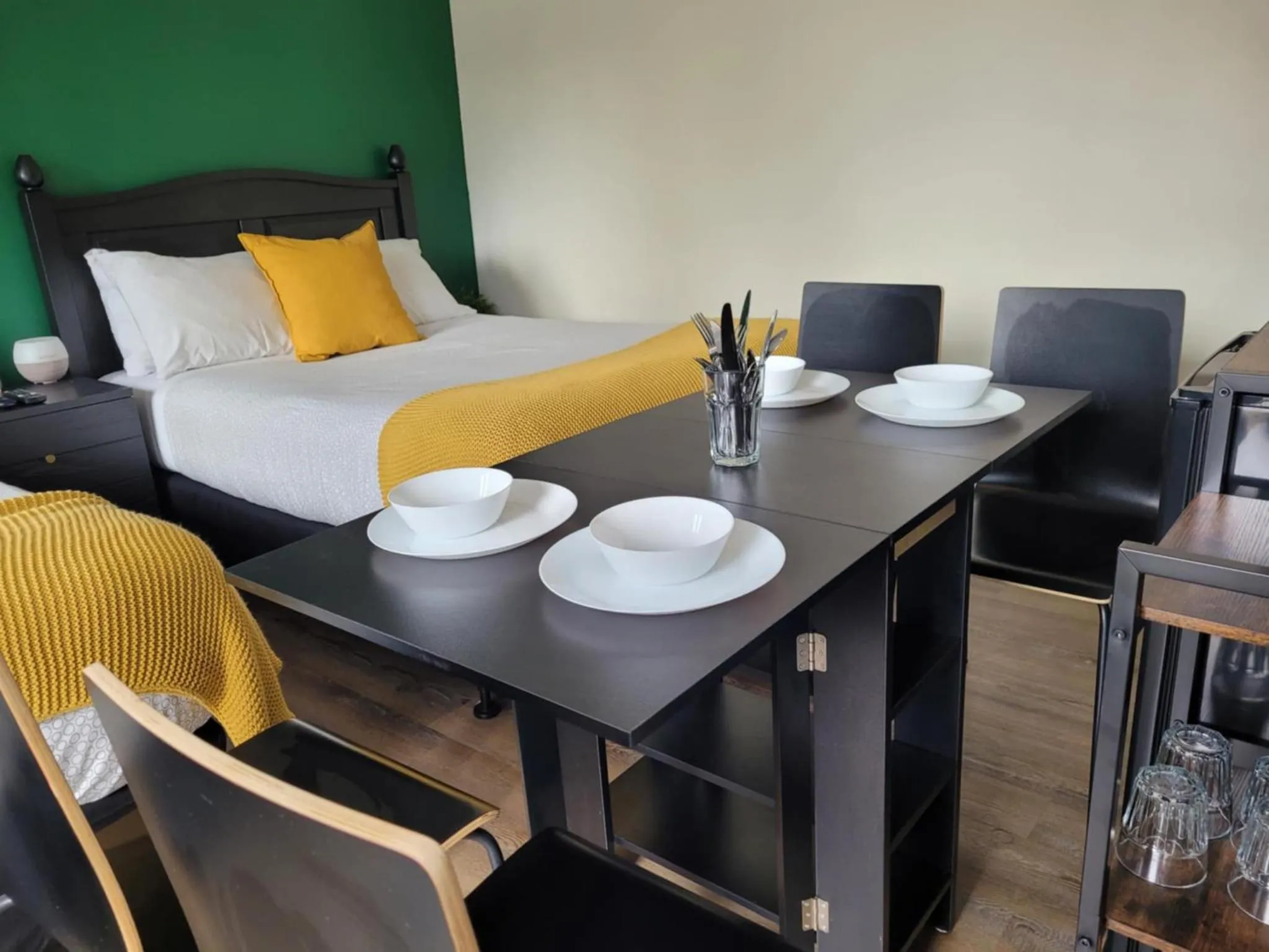 Bed in Motel Abricafé