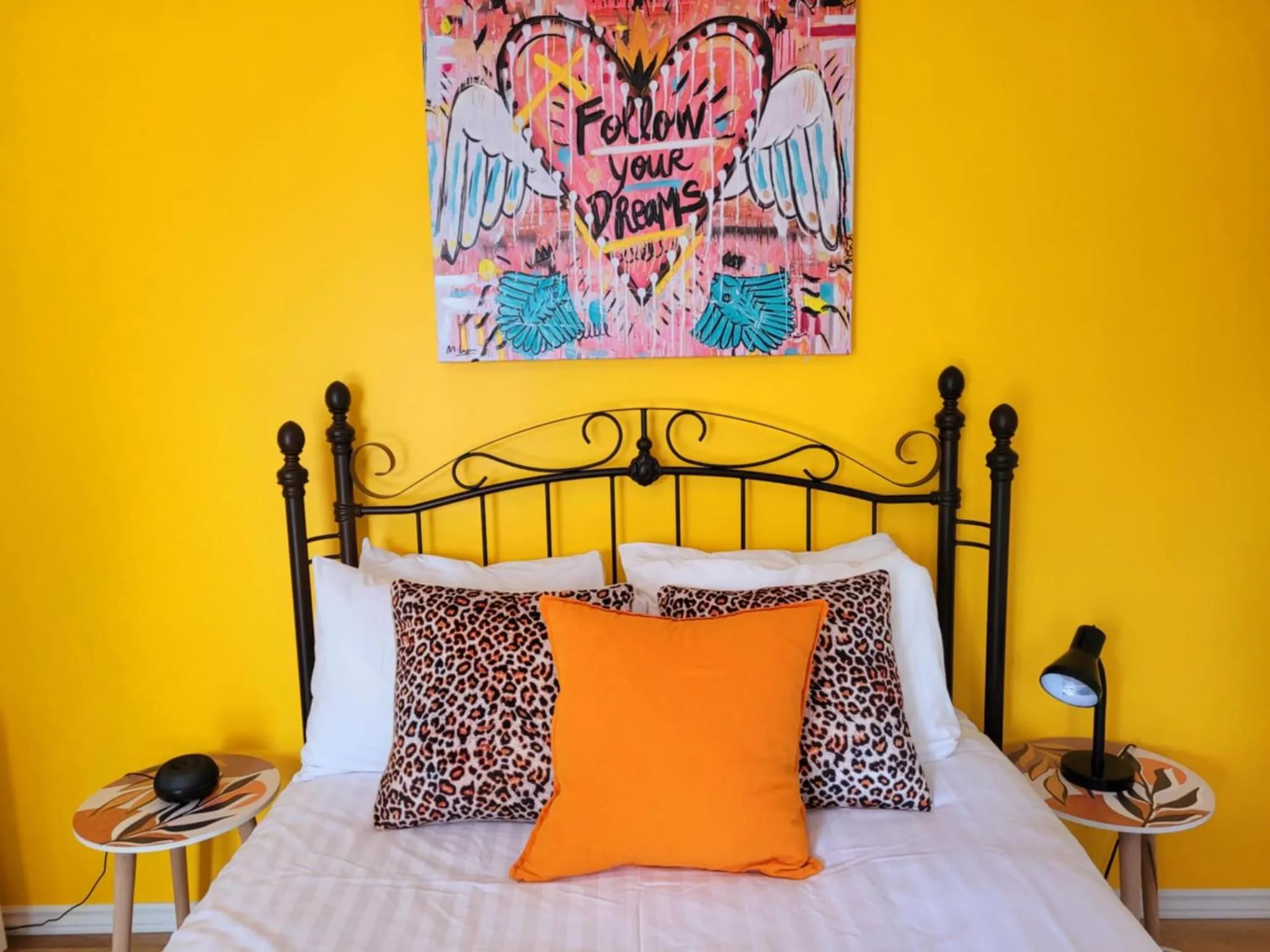 Bed in Motel Abricafé