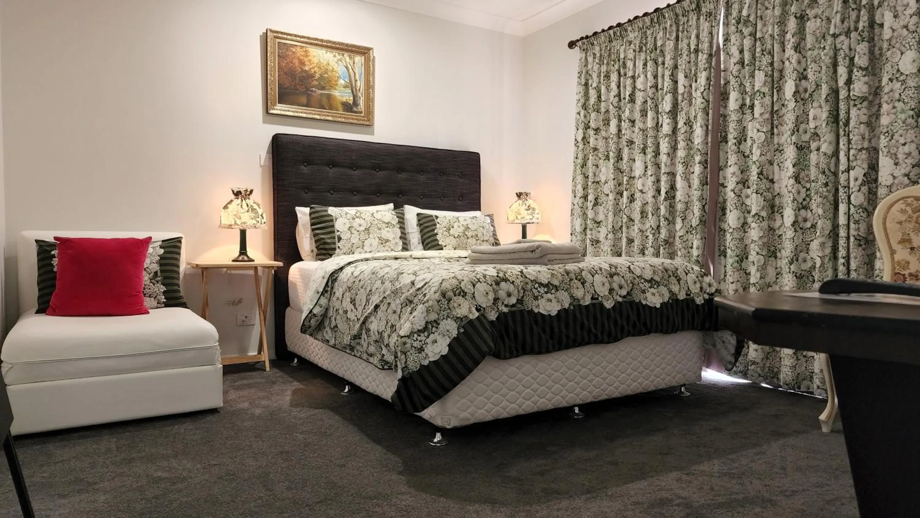 Photo of the whole room, Bed in Gowrie Agapanthus