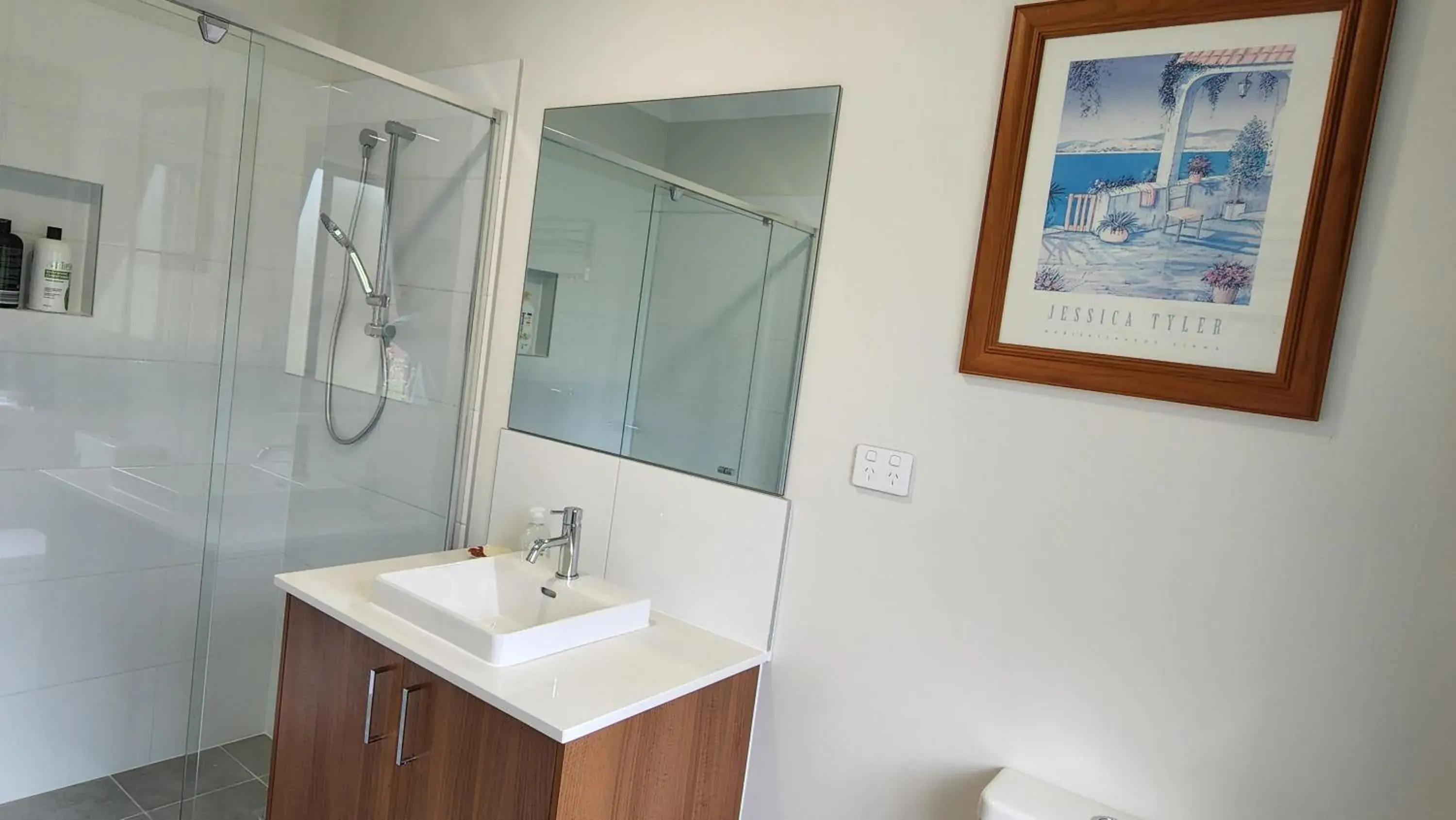 Family Room with Bathroom - single occupancy in Gowrie Agapanthus Family Room with Bathroom - single occupancy in Gowrie Agapanthus