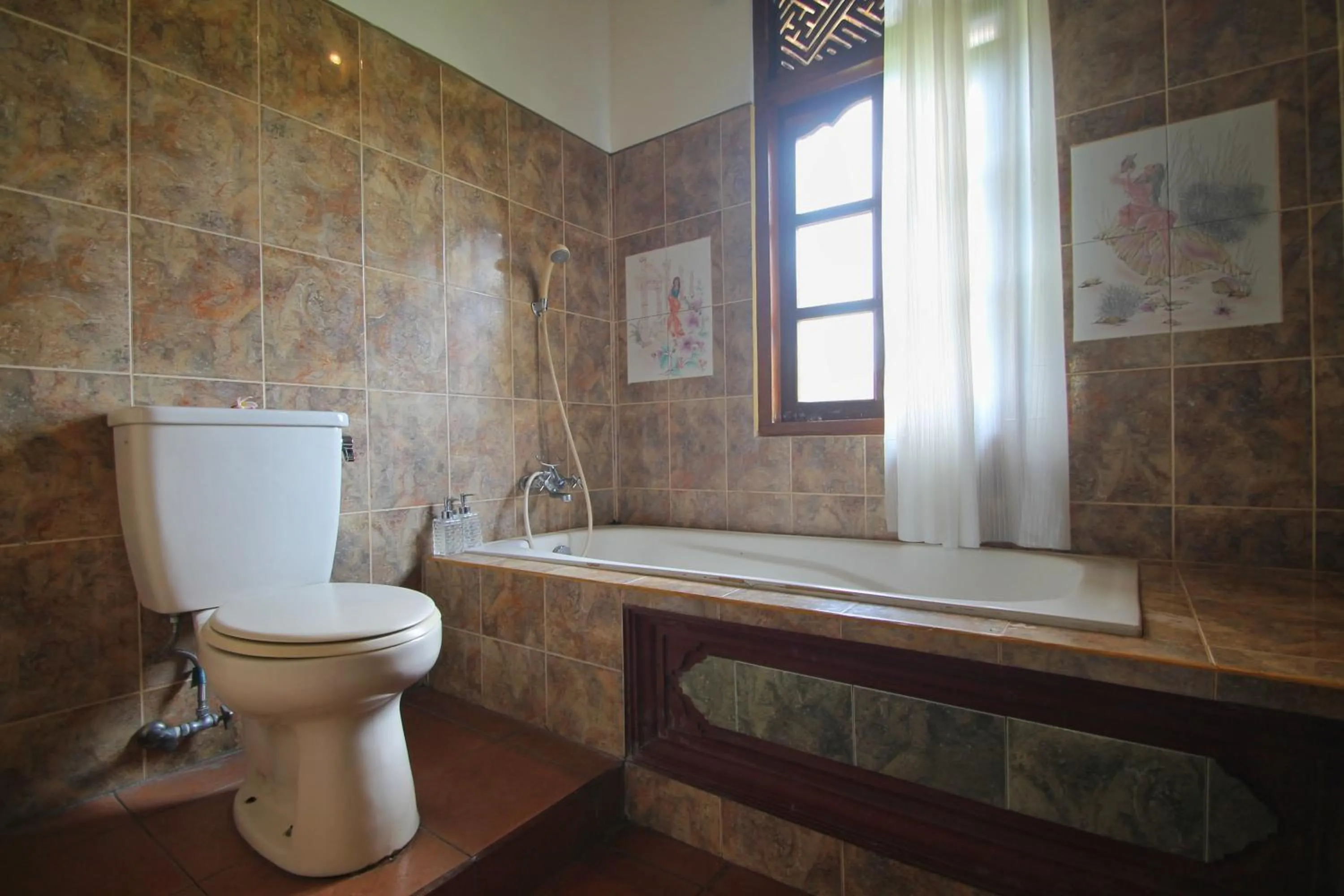 Shower in Hibiscus Cottages