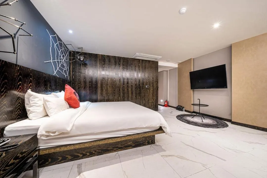 Photo of the whole room, Bed in Hotel La Vue Foret