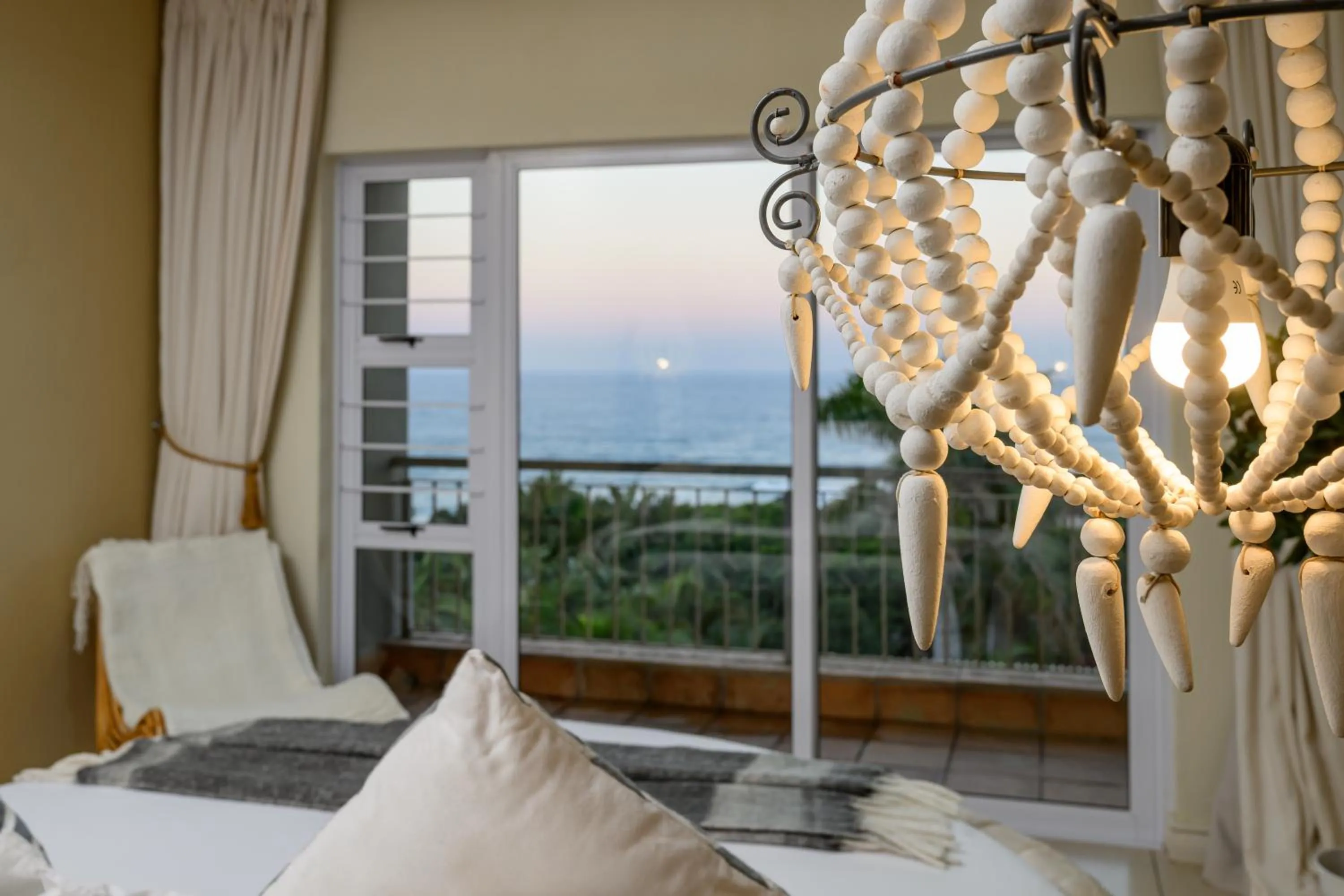 Bedroom, Bed in Umthunzi Hotel and Conference