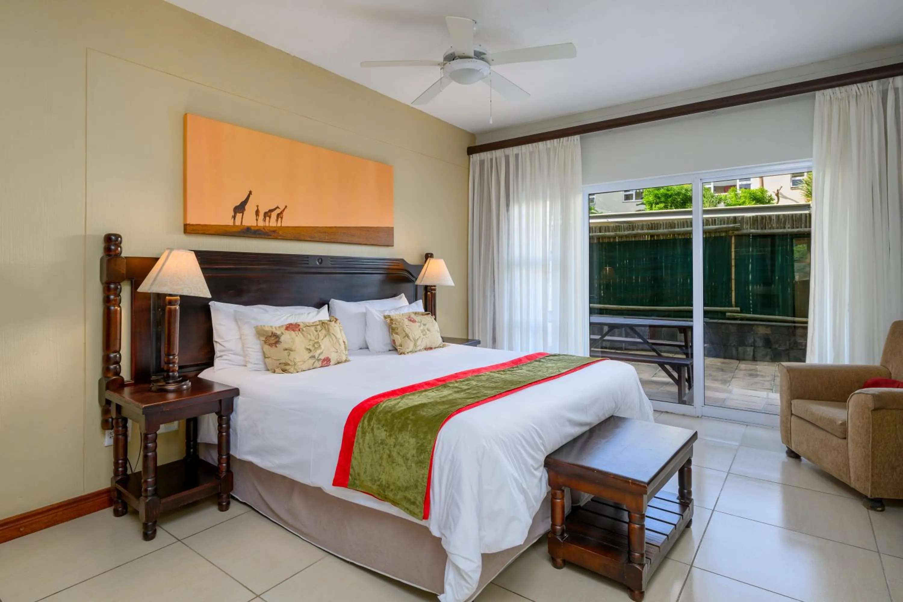 Bedroom, Bed in Umthunzi Hotel and Conference