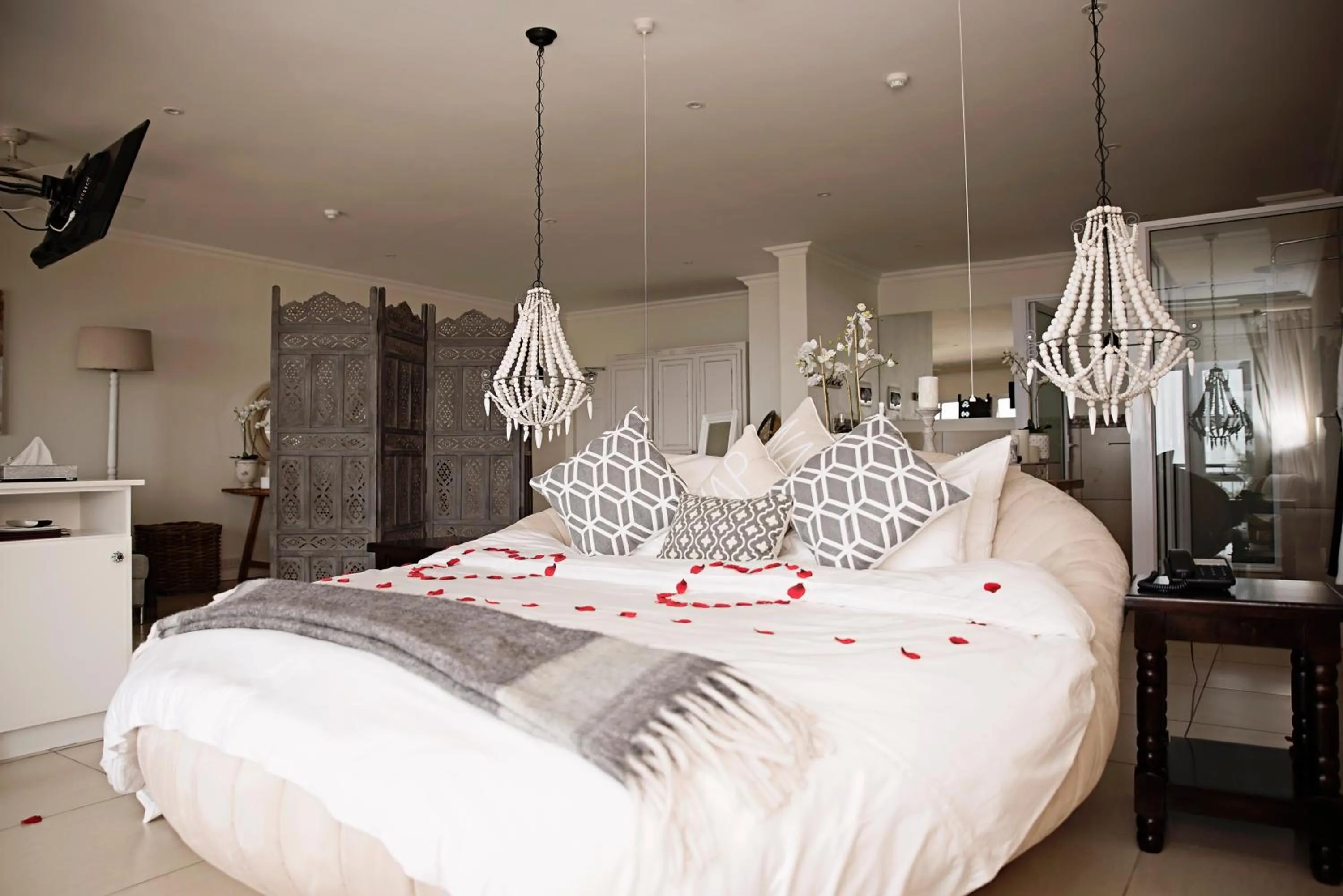 Bed in Umthunzi Hotel and Conference