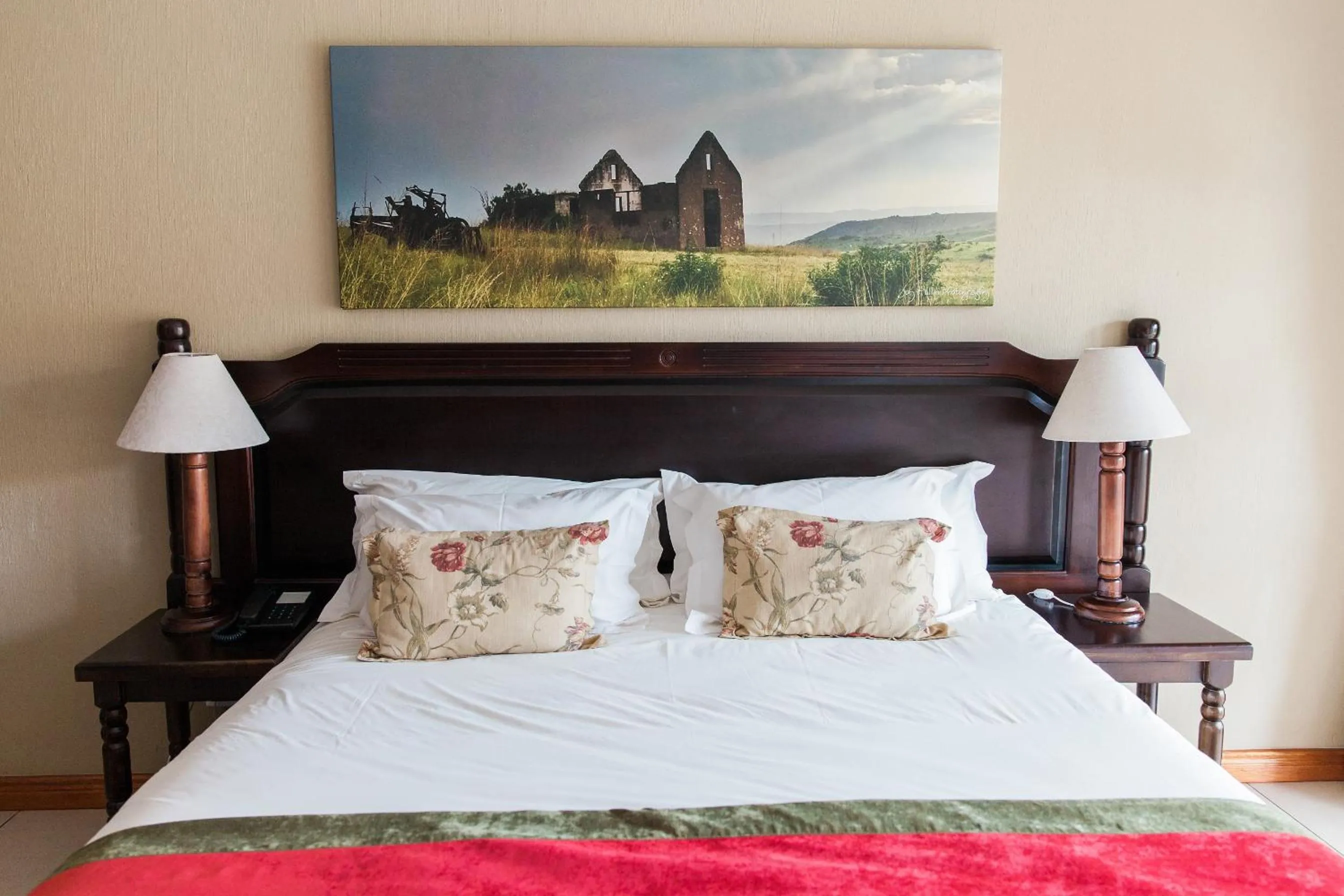 Bedroom, Bed in Umthunzi Hotel and Conference