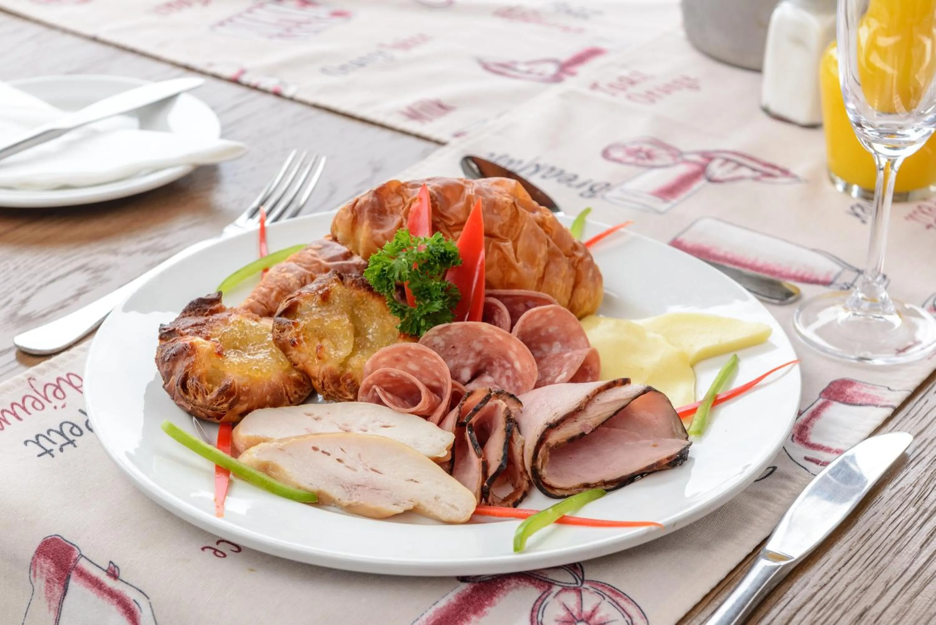 Food and drinks in Umthunzi Hotel and Conference