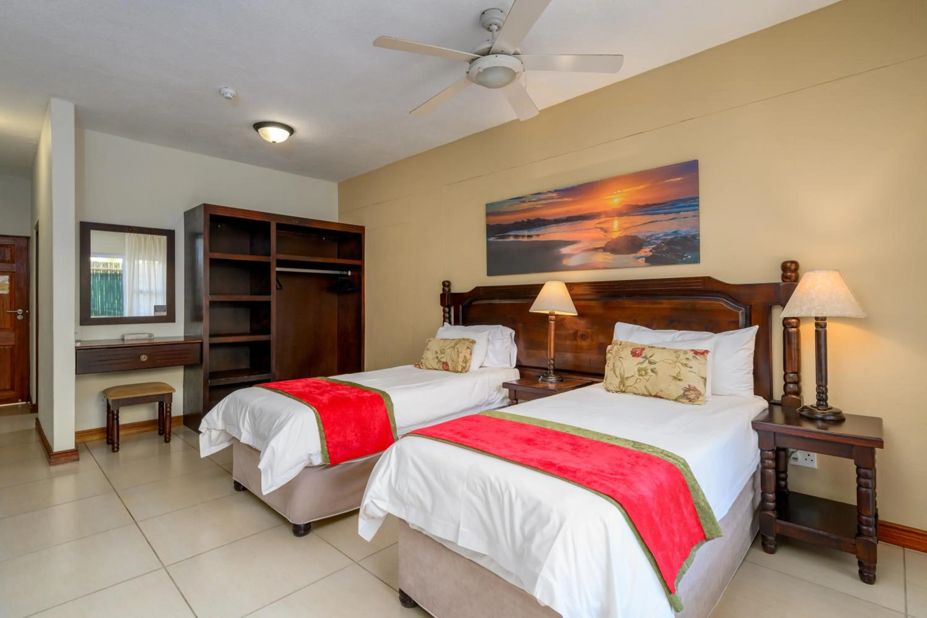 Bedroom, Bed in Umthunzi Hotel and Conference