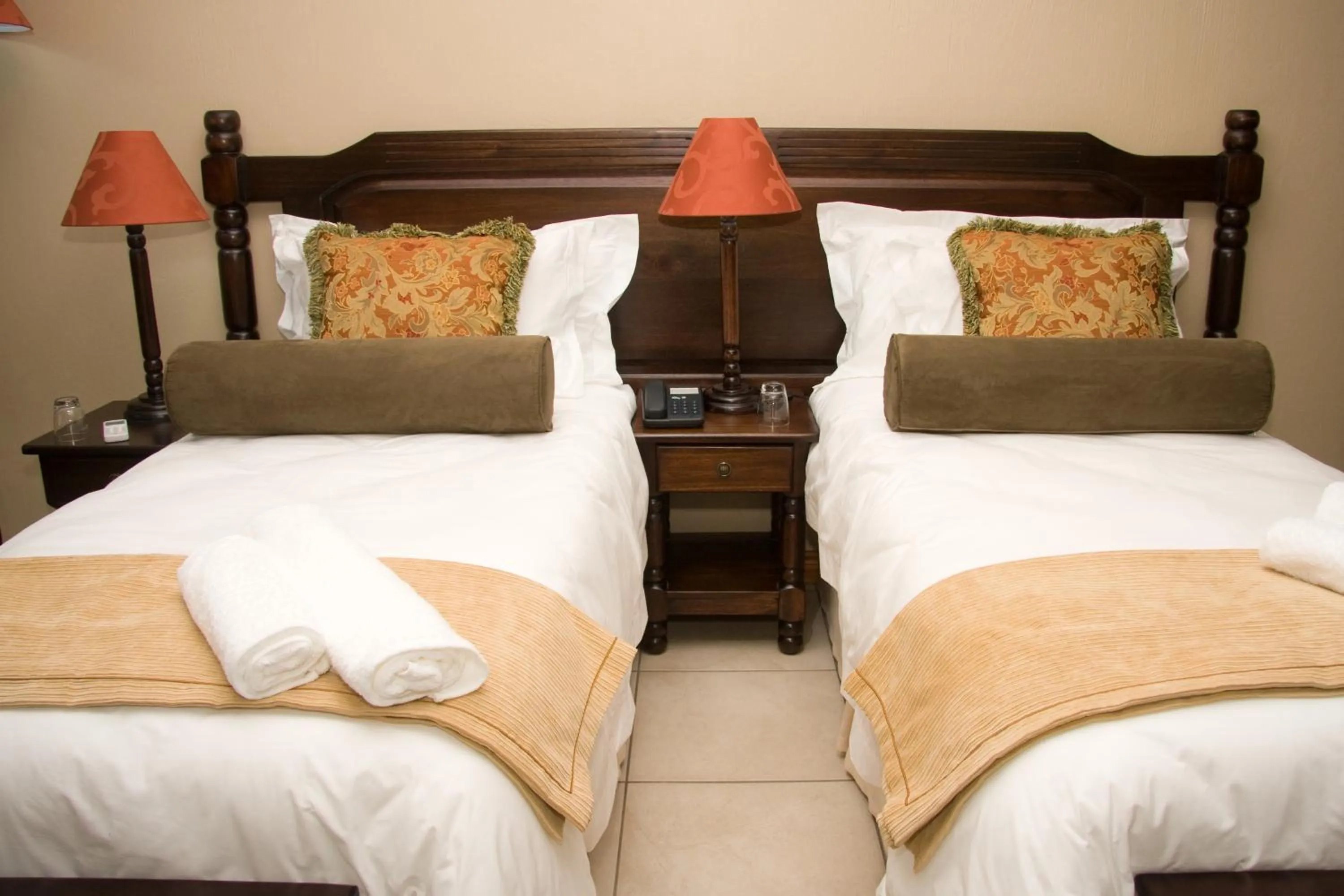 Bedroom, Bed in Umthunzi Hotel and Conference