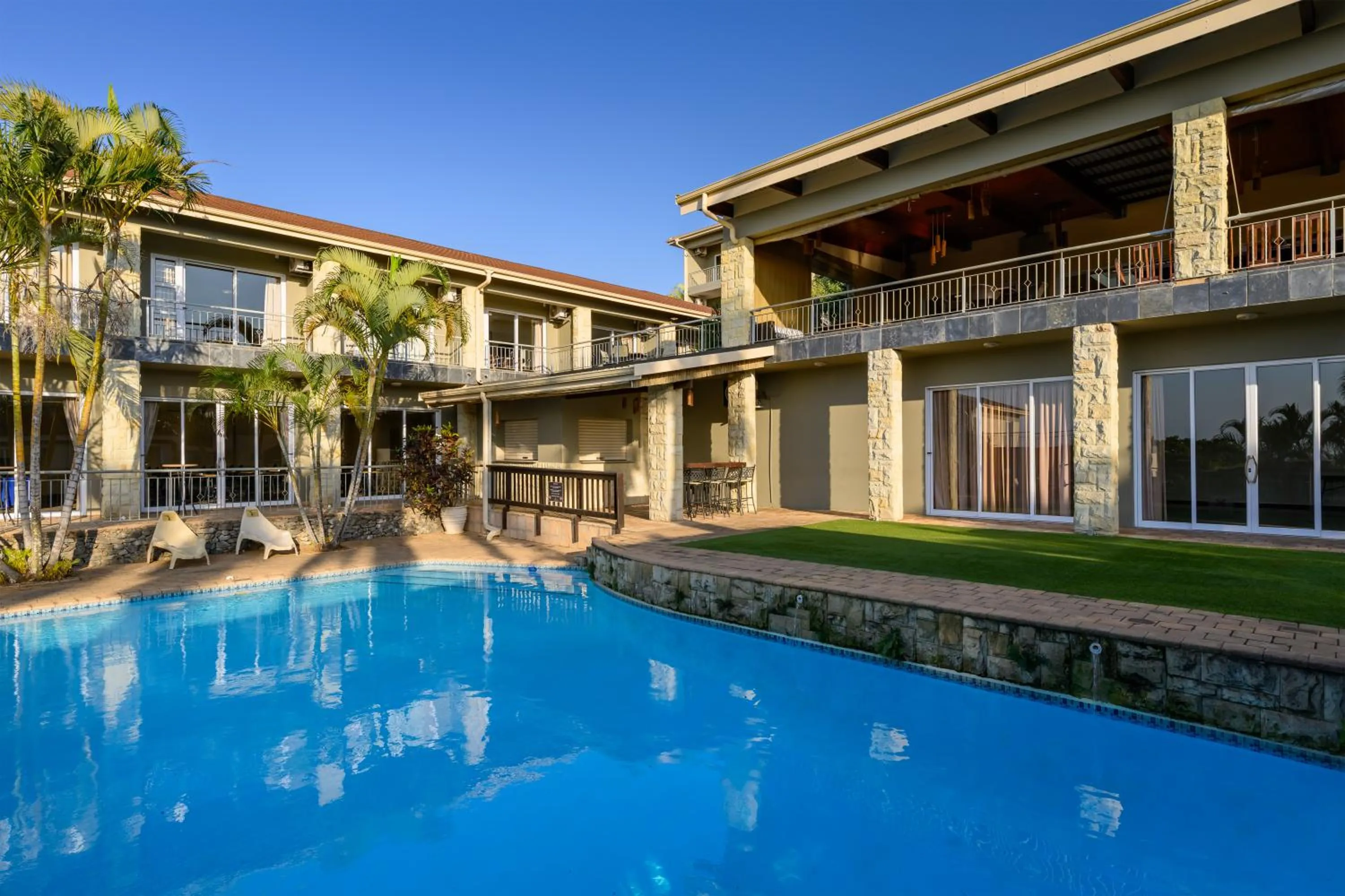 Swimming pool in Umthunzi Hotel and Conference