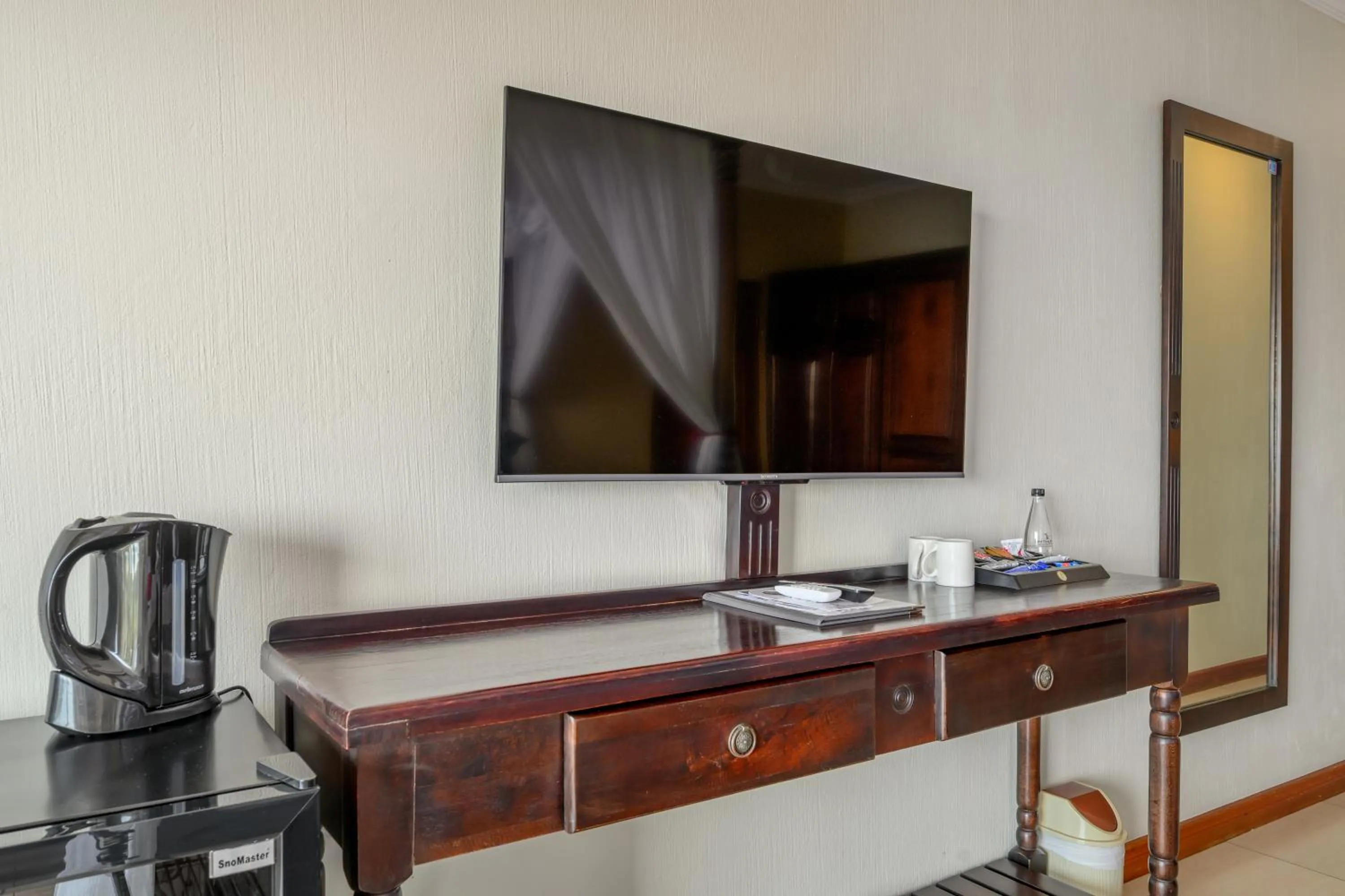 TV and multimedia in Umthunzi Hotel and Conference