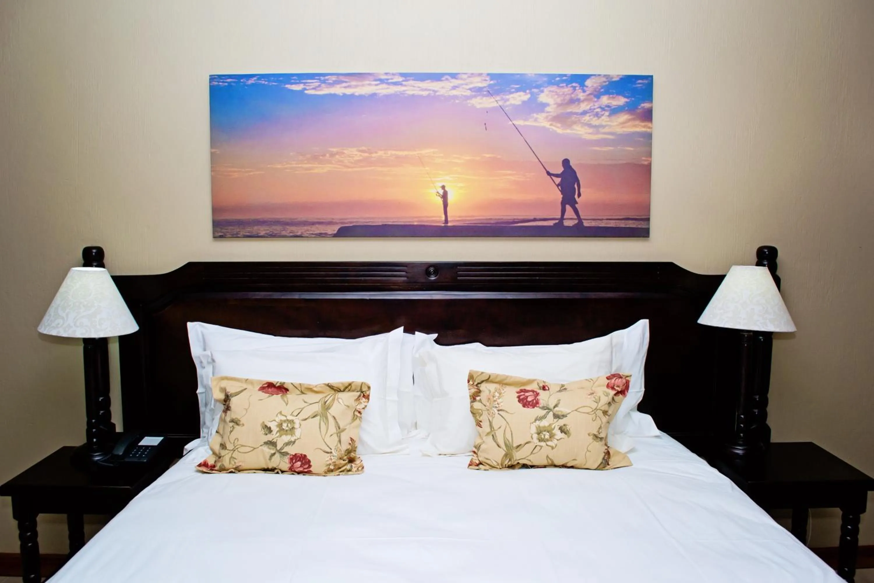 Bed in Umthunzi Hotel and Conference