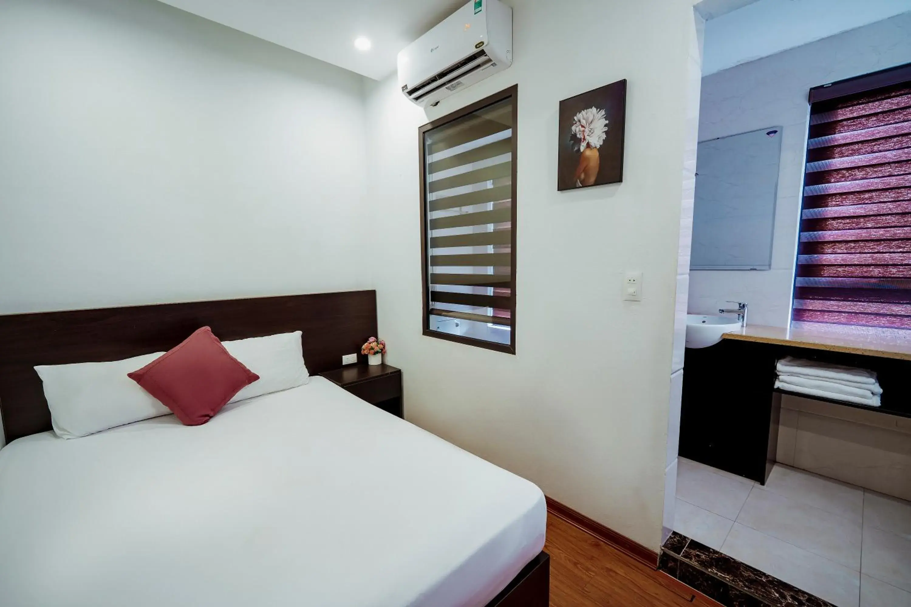Economy Double Room in Ivy Hotel Bai Chay Ha Long Economy Double Room in Ivy Hotel Bai Chay Ha Long