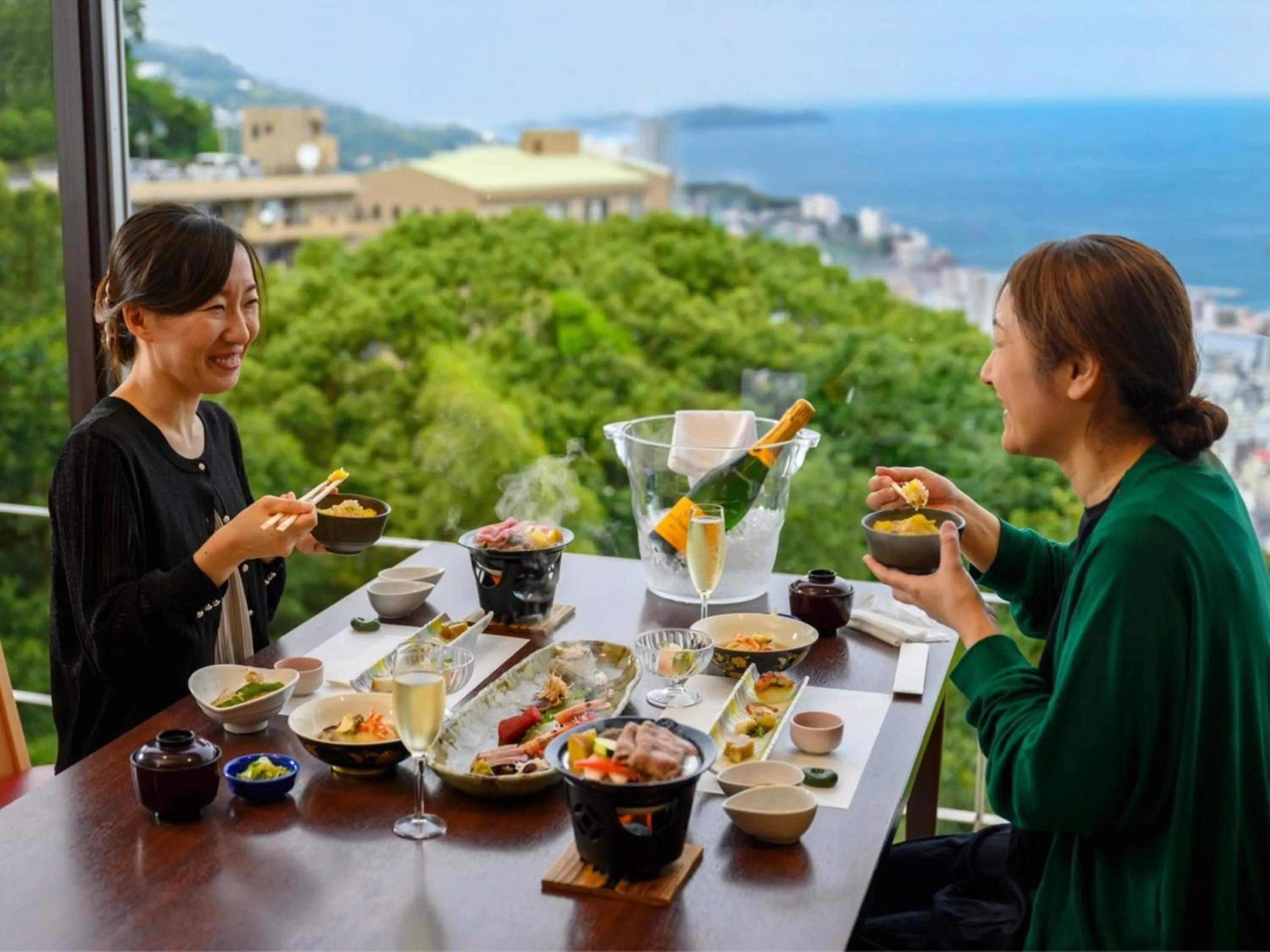 Restaurant/places to eat in KAMENOI HOTEL Atami Annex