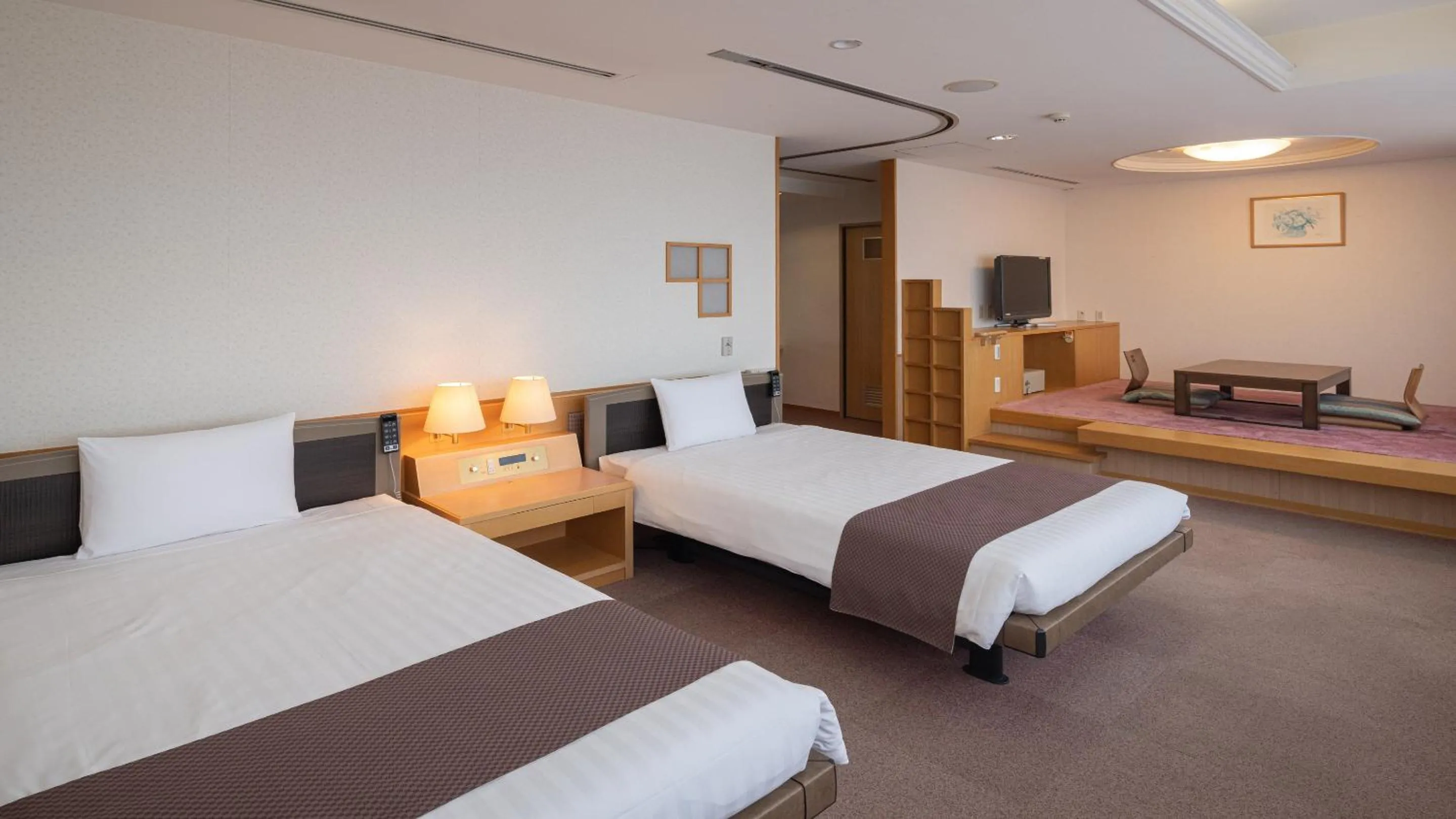 Photo of the whole room, Bed in KAMENOI HOTEL Atami Annex