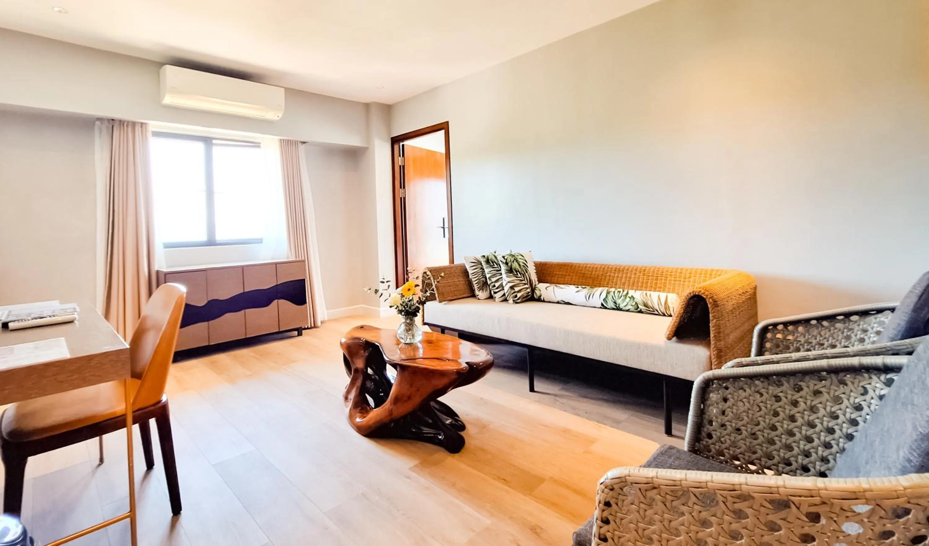 Living room, Bed in Pinnacle Boracay