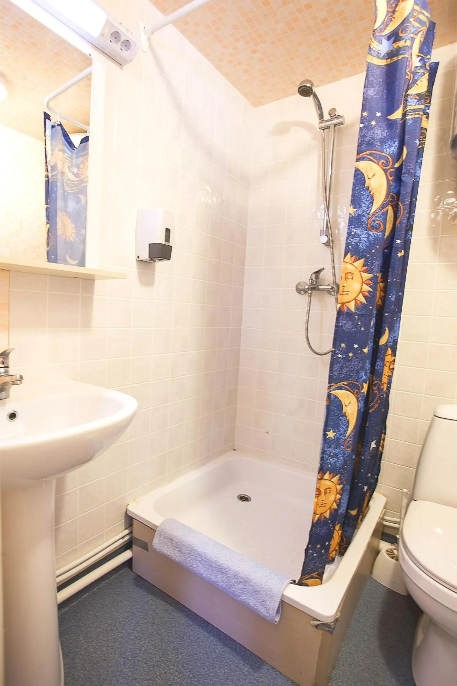 Shower in Valaste Puhkeküla