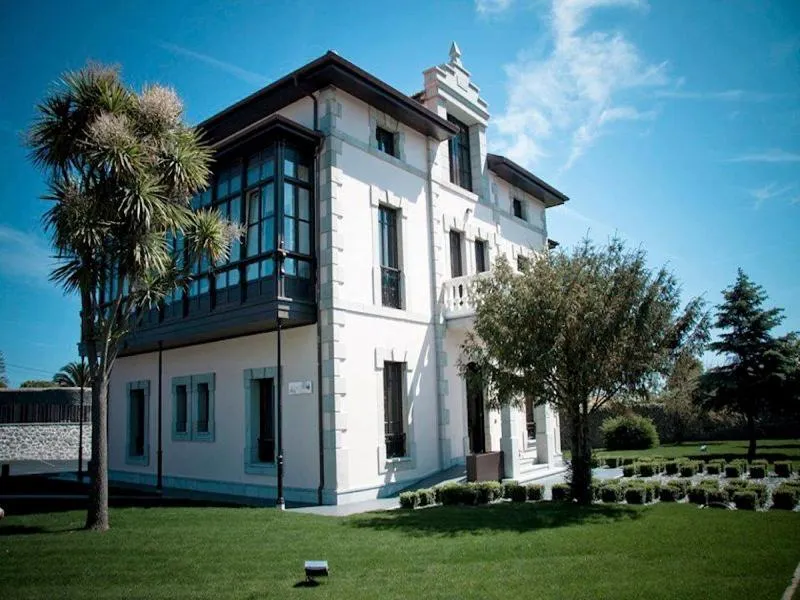 Property building in Hotel Villa Marrón