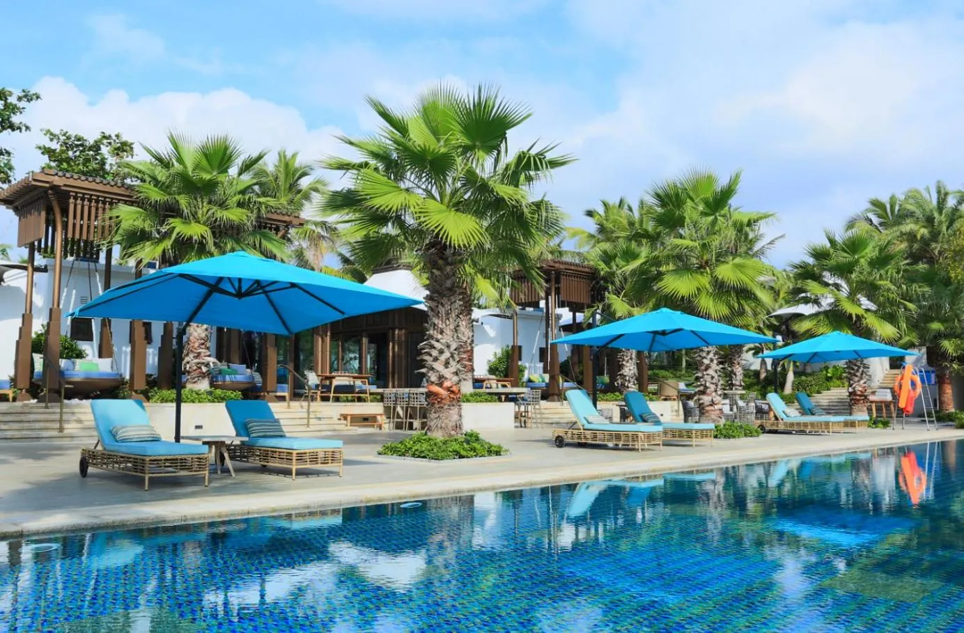 Swimming pool in Capella Tufu Bay, Hainan