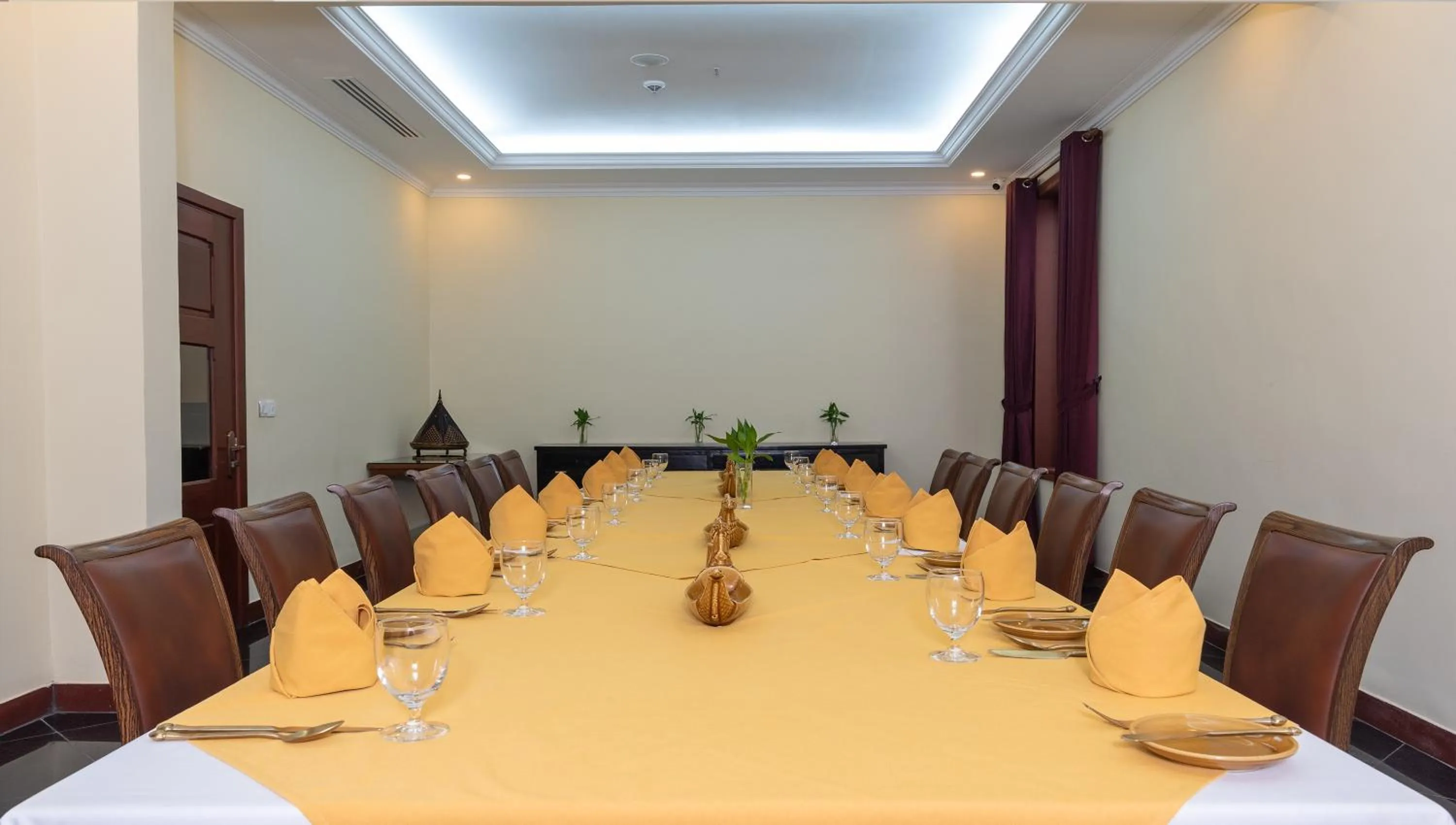 Restaurant/places to eat in Hotel De La Renaissance