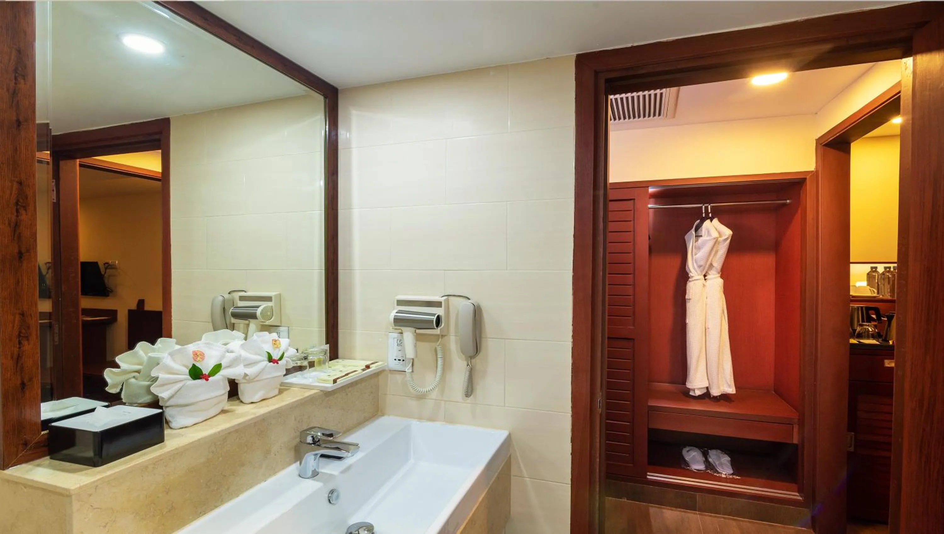 Bathroom in Hotel De La Renaissance