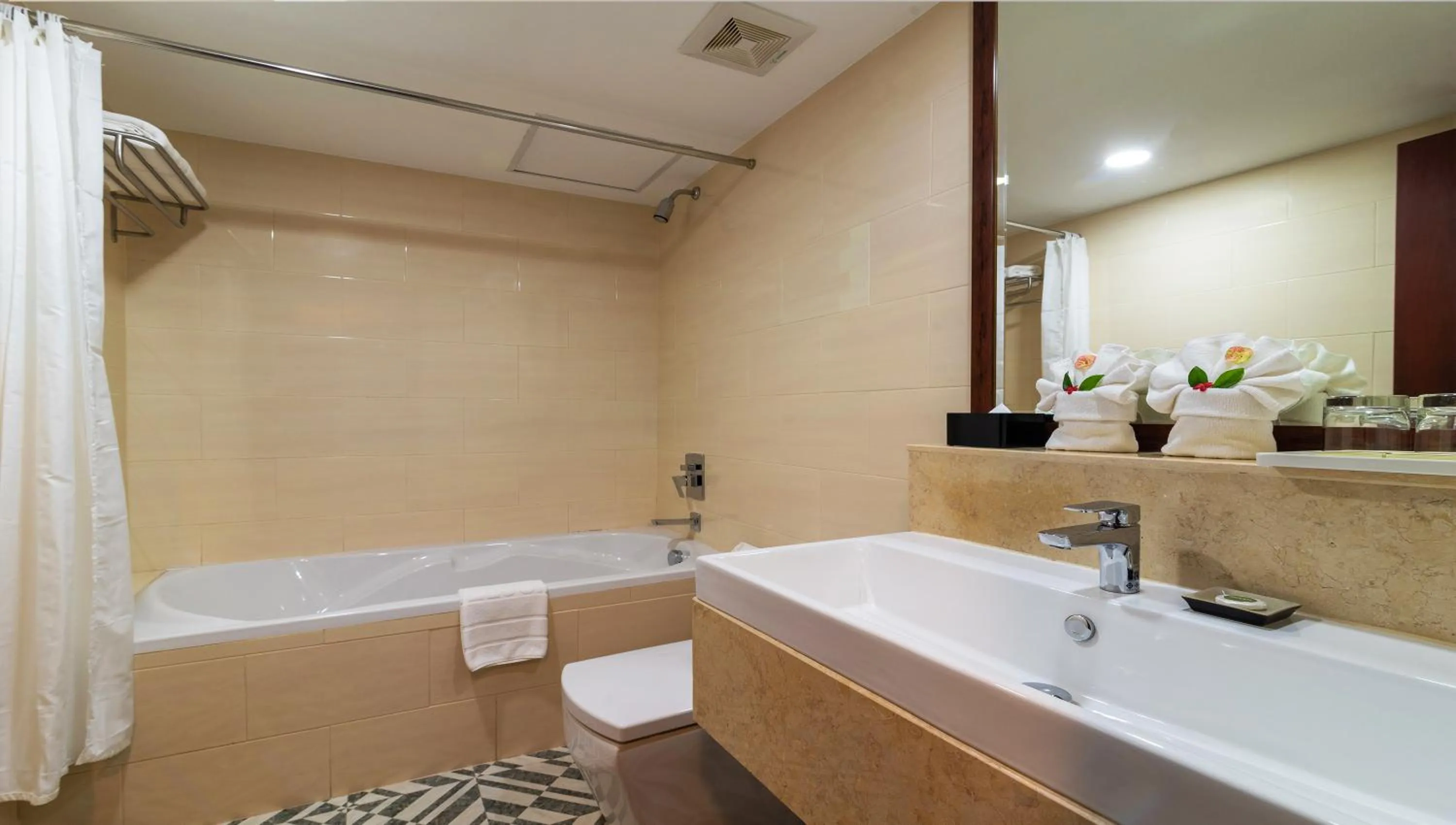 Bath in Hotel De La Renaissance