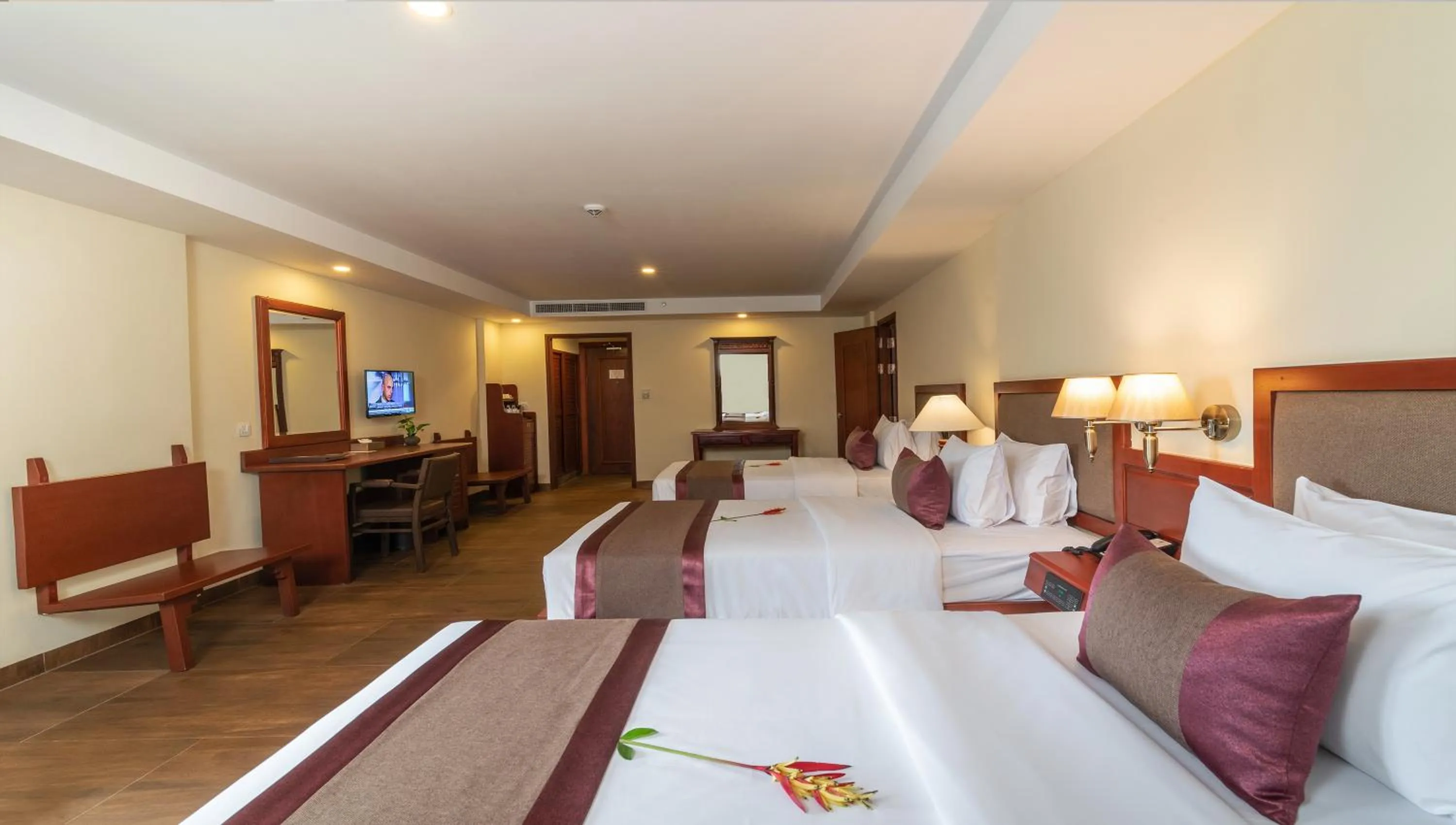 Family, Bed in Hotel De La Renaissance