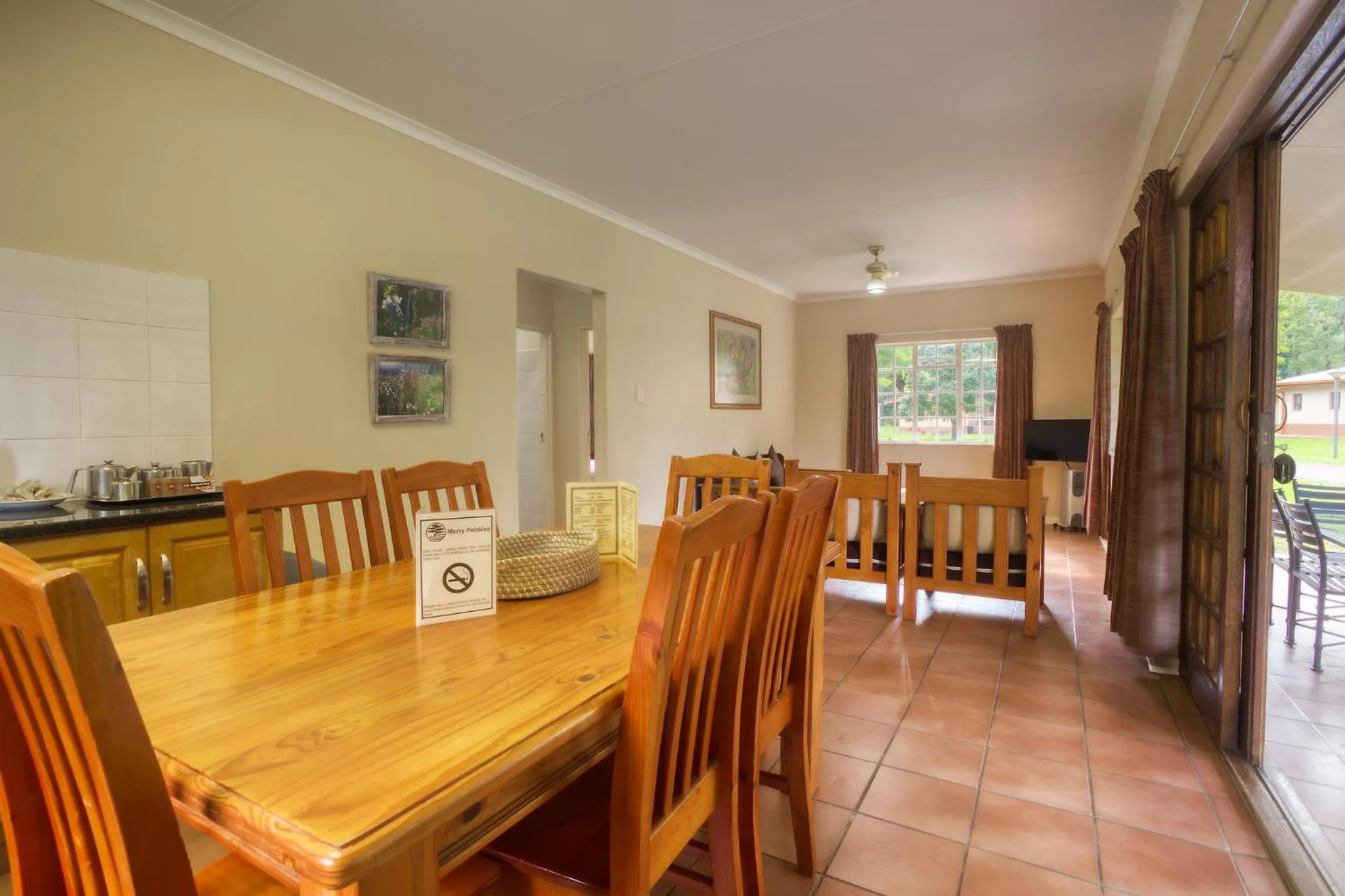 Dining area in Merry Pebbles Resort