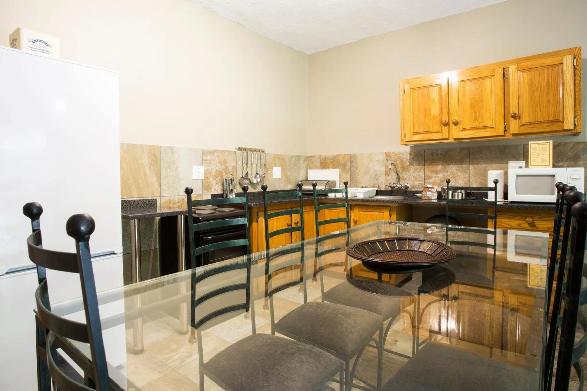 Dining area in Merry Pebbles Resort