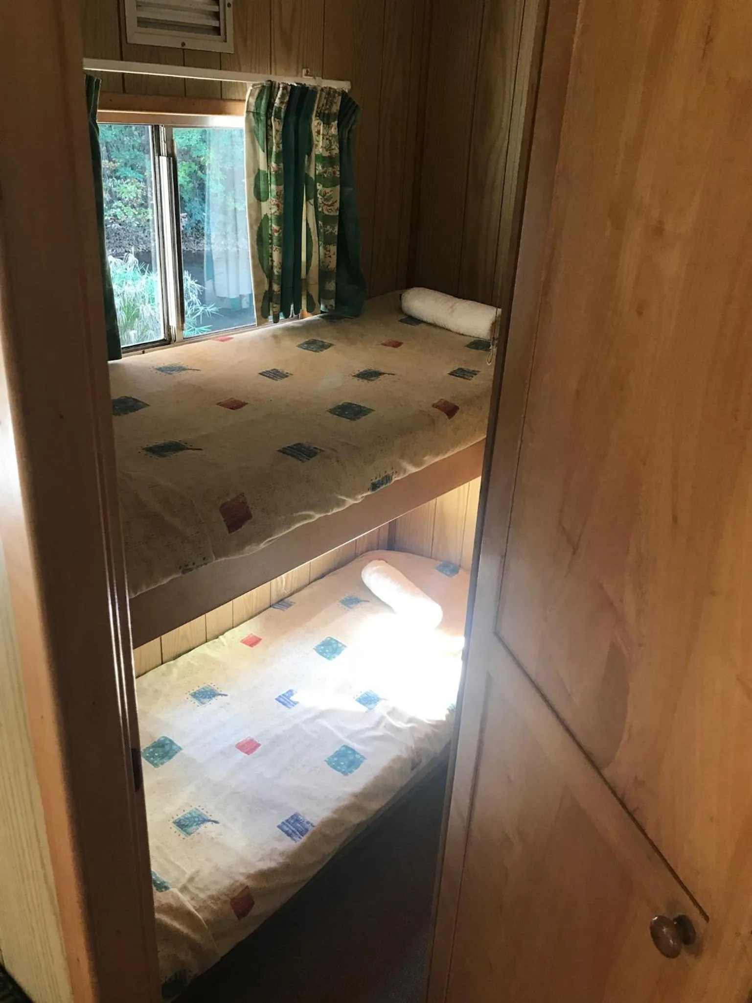 Bedroom, Bed in Merry Pebbles Resort