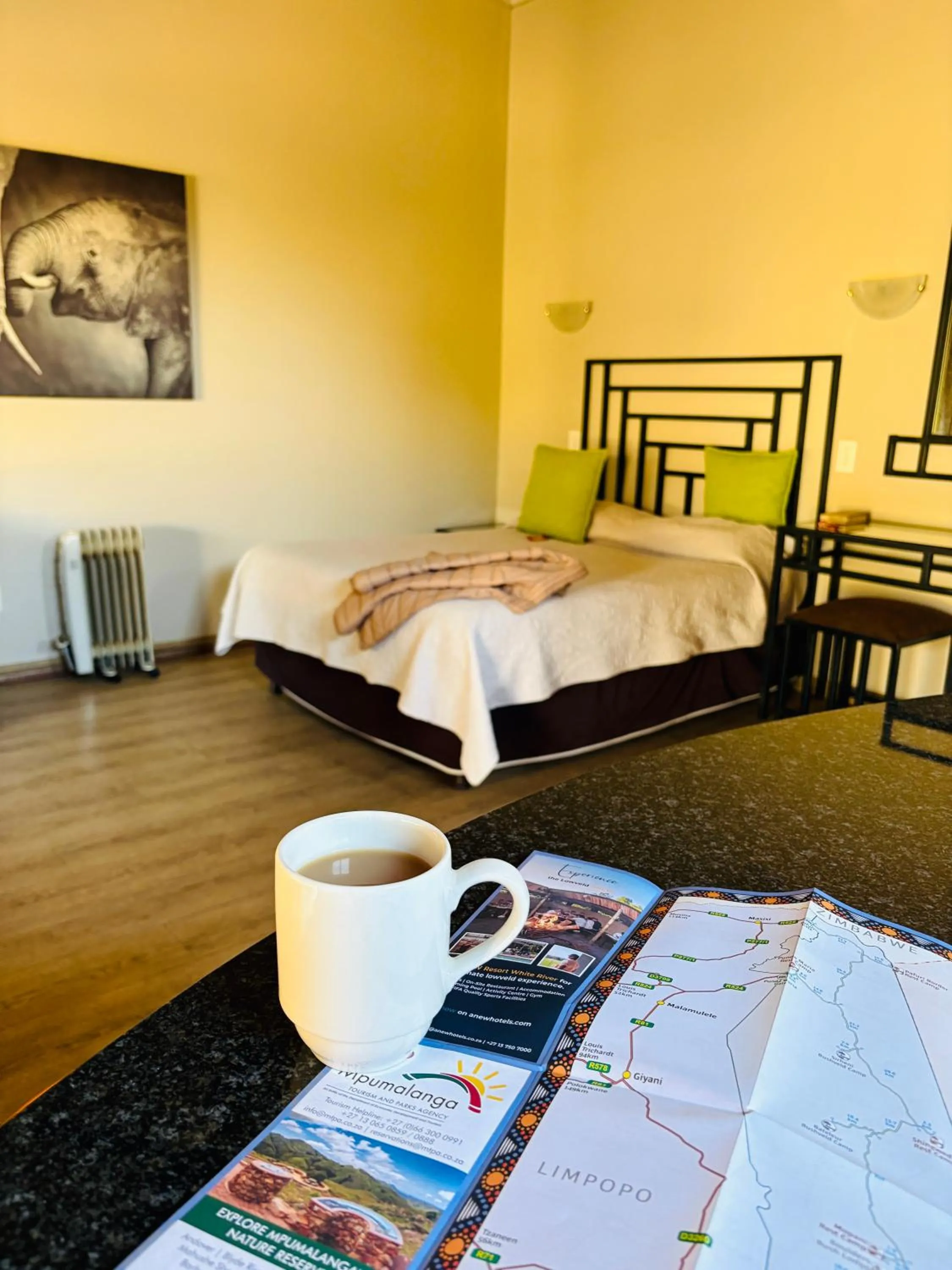 Bedroom, Bed in Merry Pebbles Resort