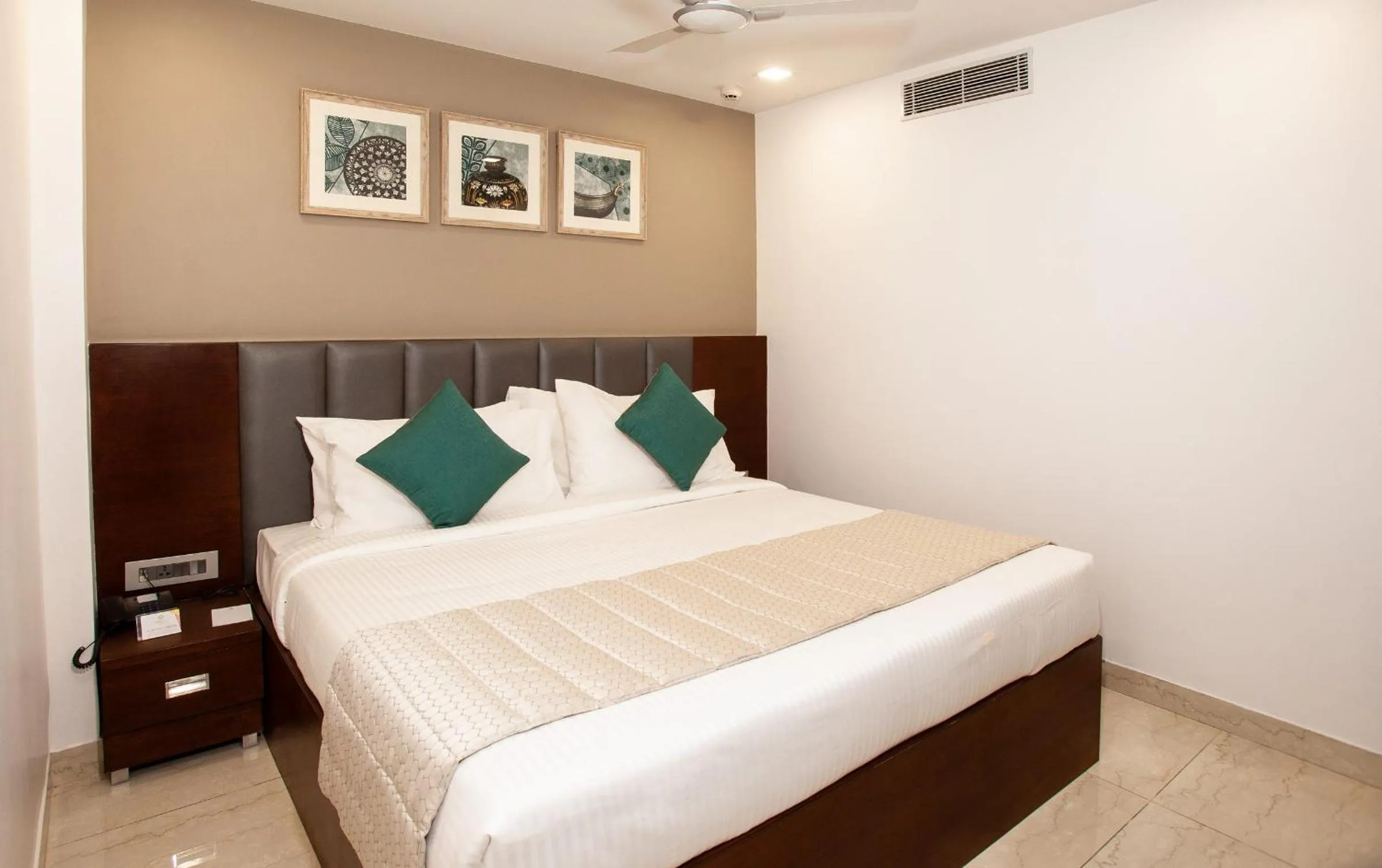 Bed in Mango Suites Viera