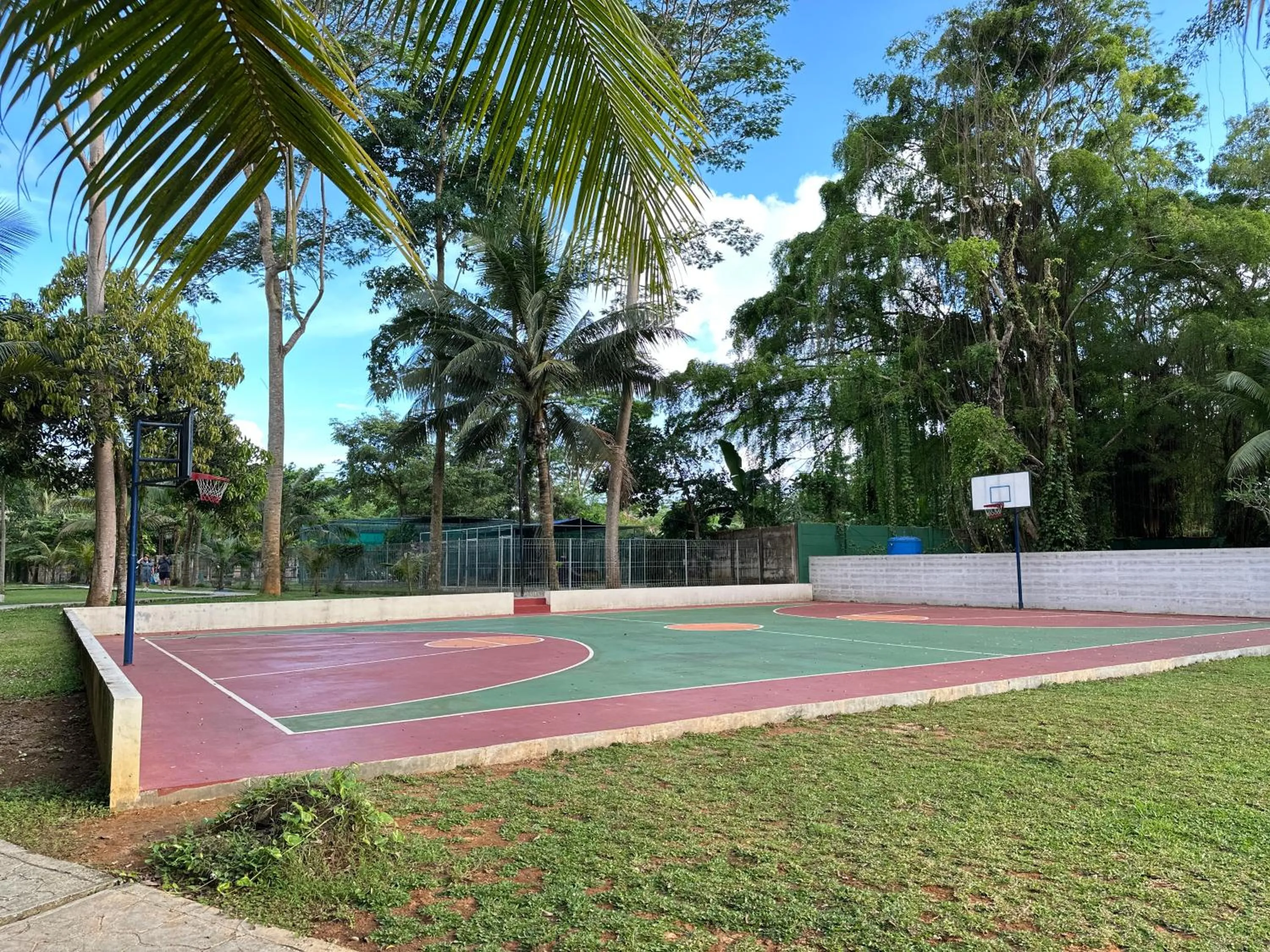 Tennis court in Mutiara Carita Cottages