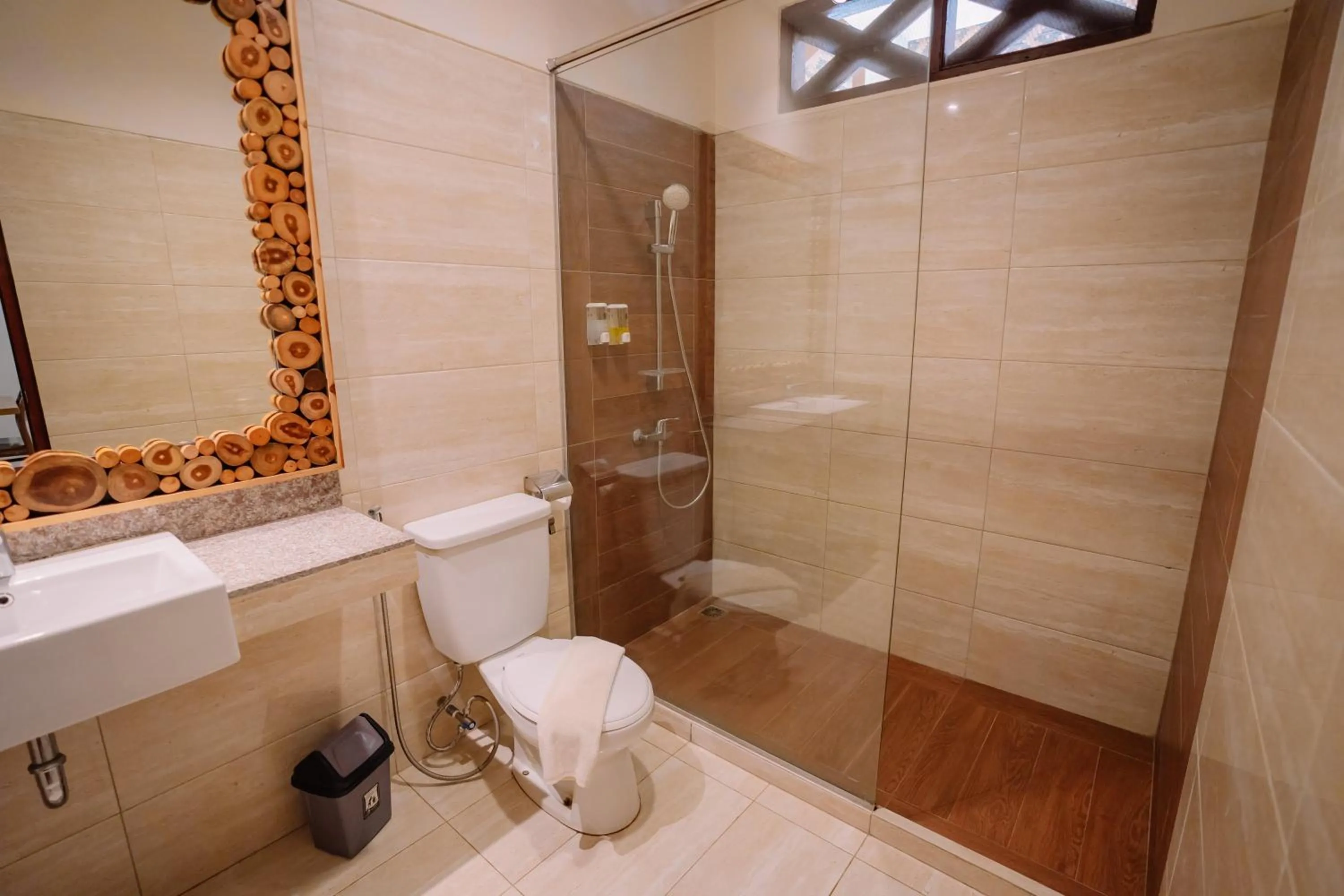 Bathroom in Mutiara Carita Cottages