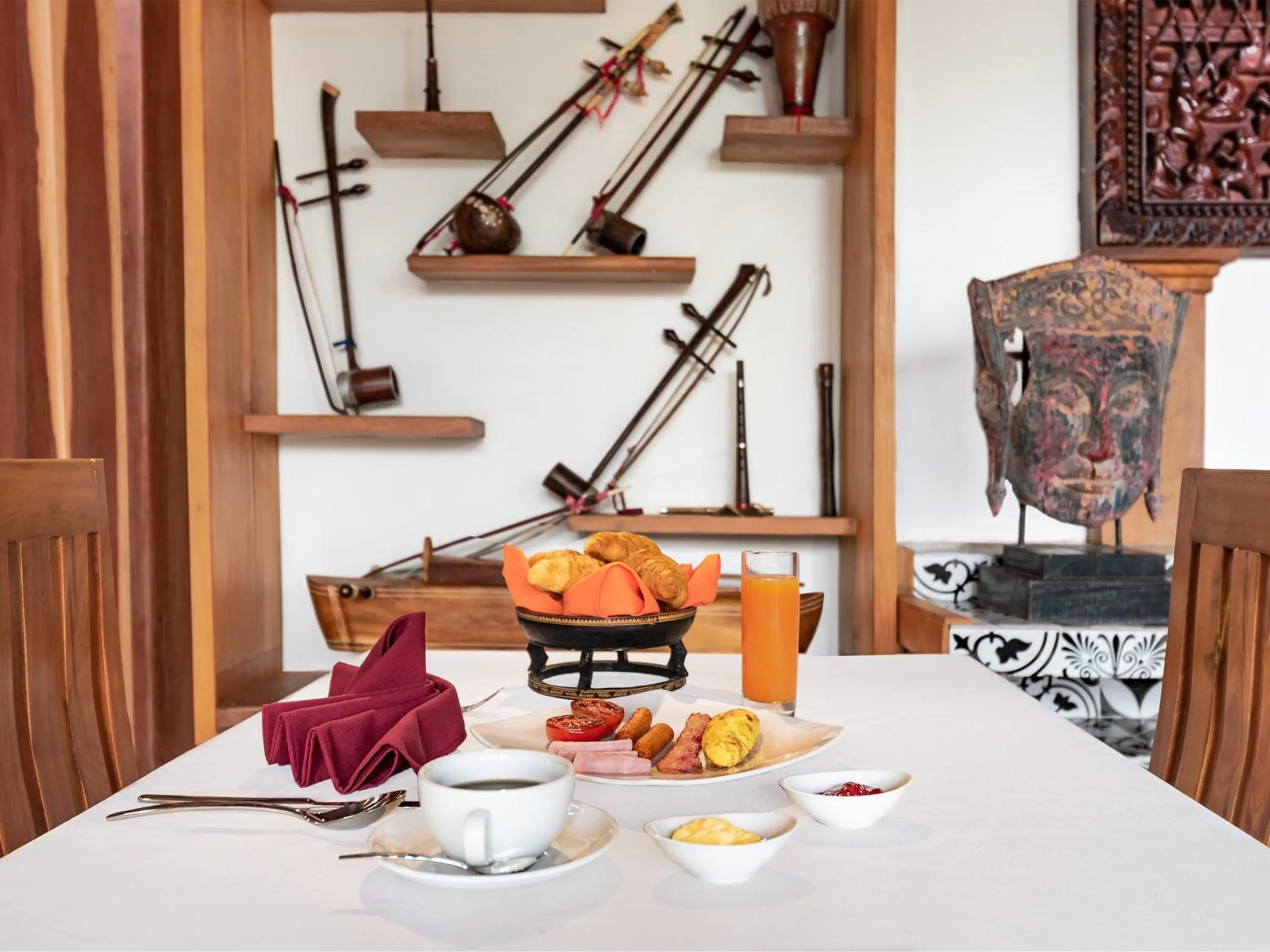 Food in Cheata Residence