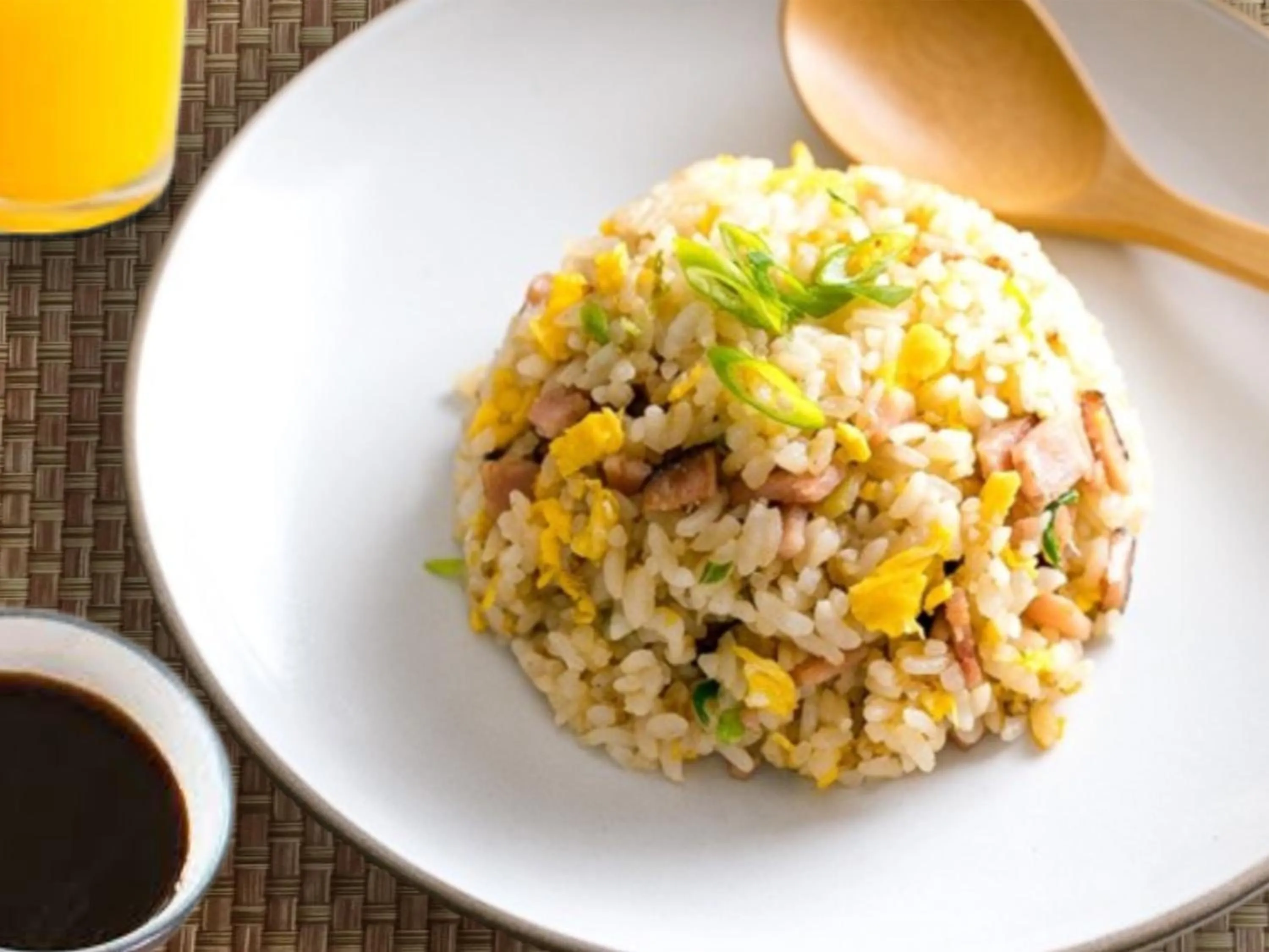 Restaurant/places to eat in Cheata Residence