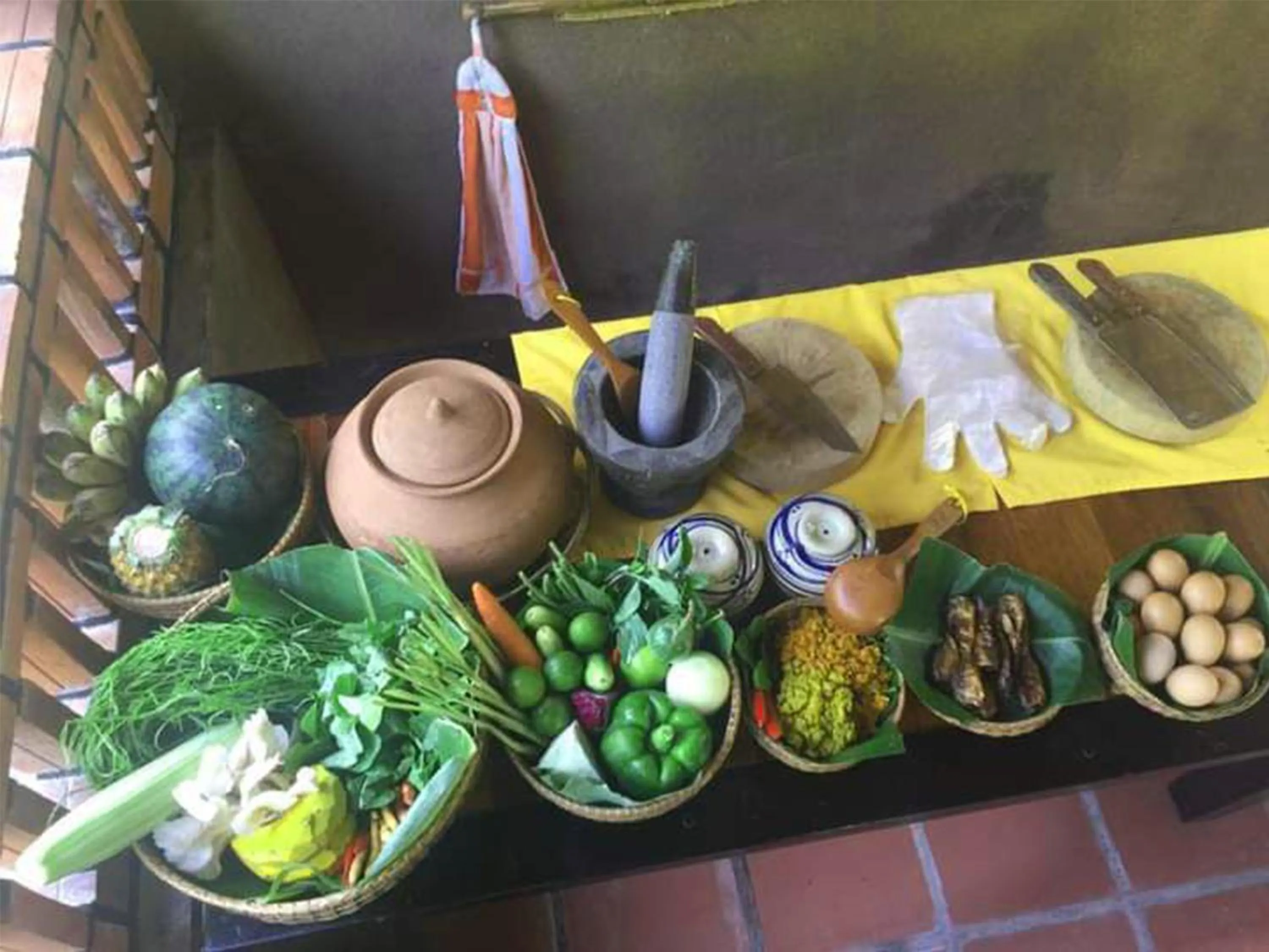 Restaurant/places to eat in Cheata Residence