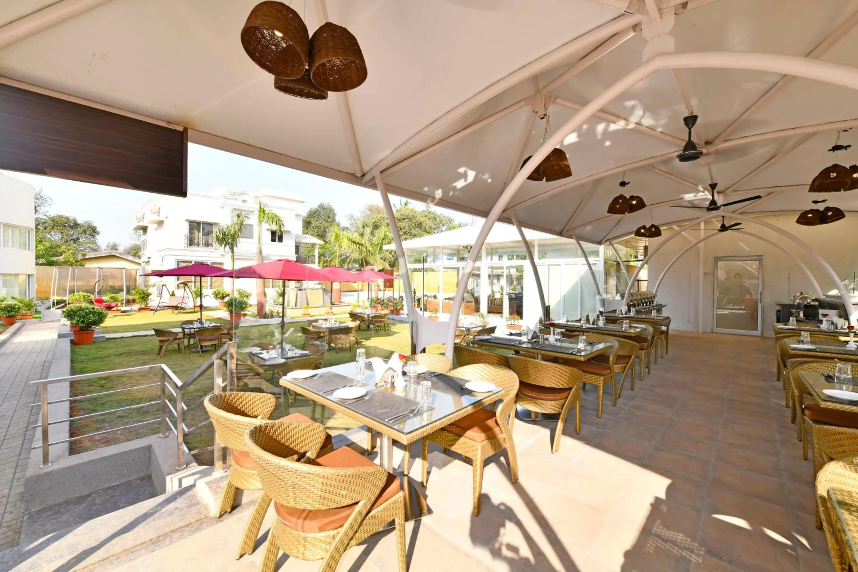 Restaurant/places to eat in Meritas Countryside Resort Lonavala