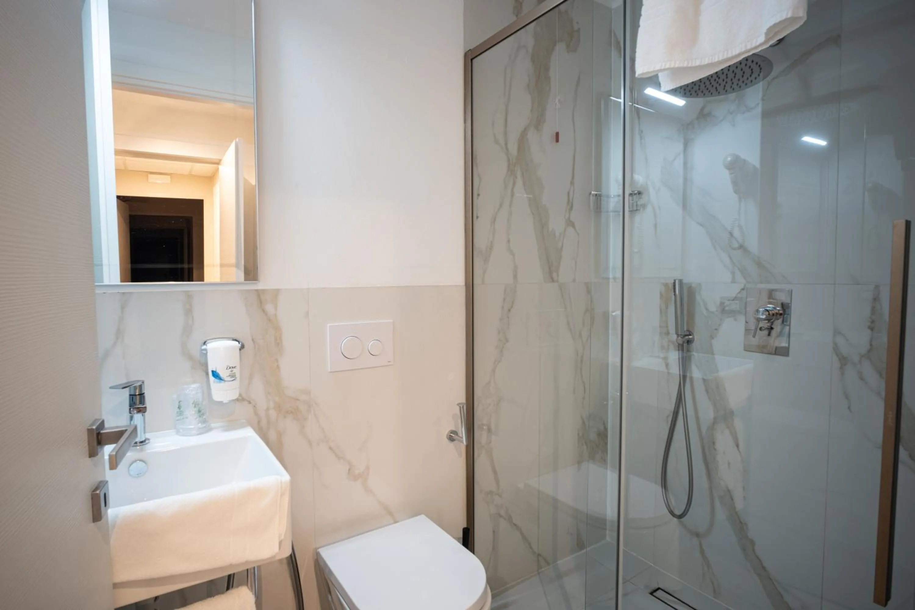 Bathroom in Cuneo Hotel