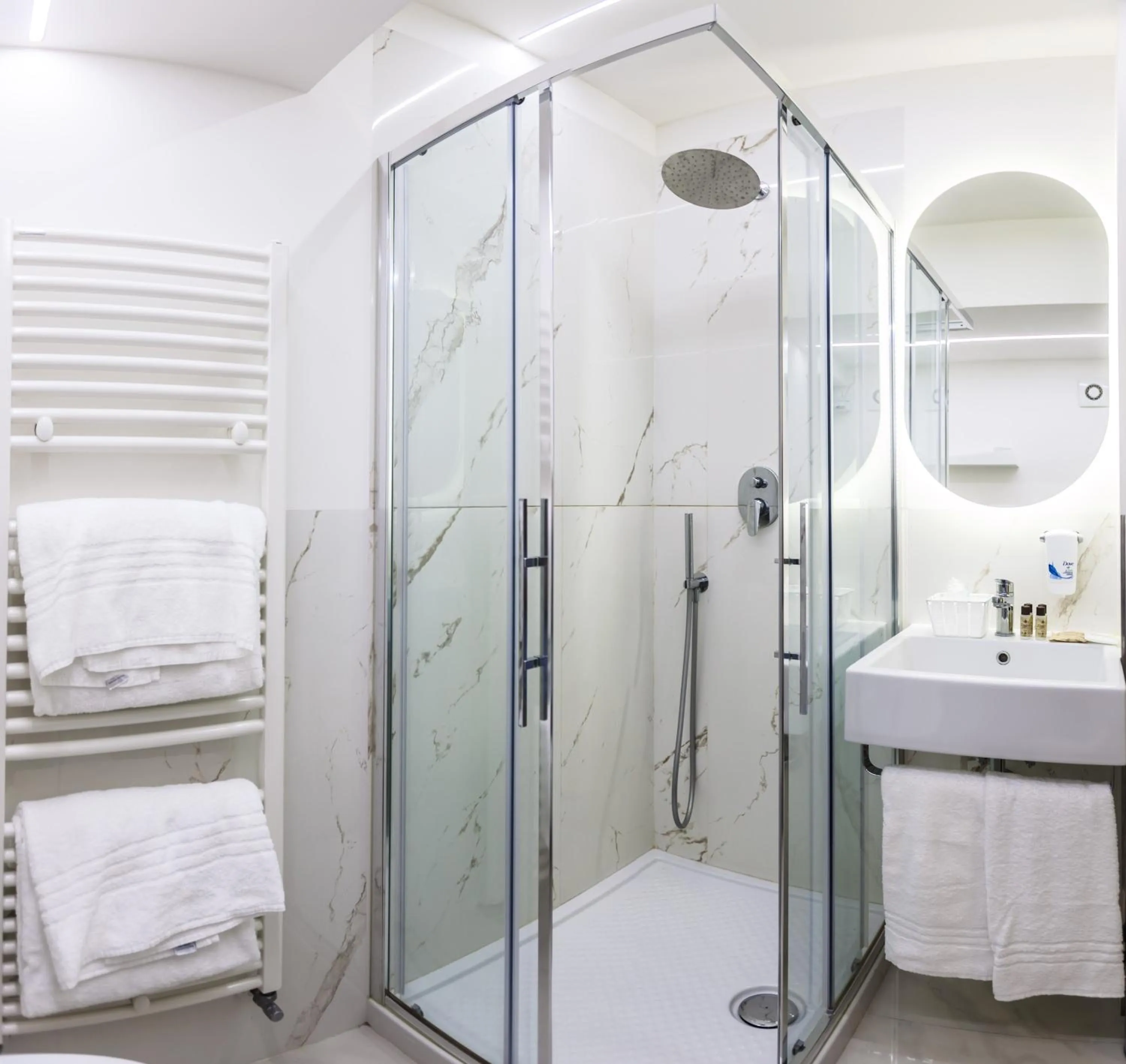 Shower in Cuneo Hotel