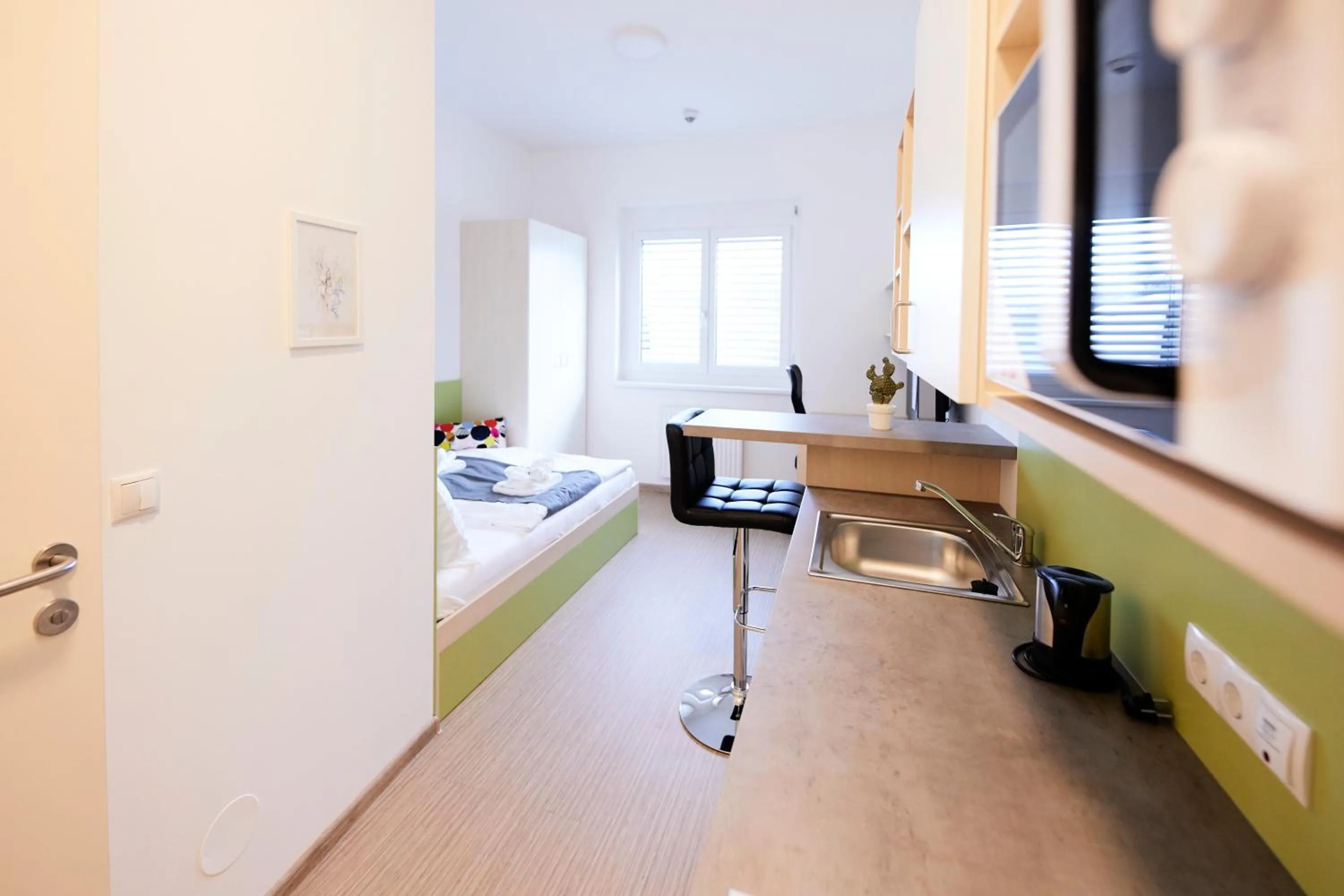 Kitchen or kitchenette, Bed in I AM HOTEL Leoben