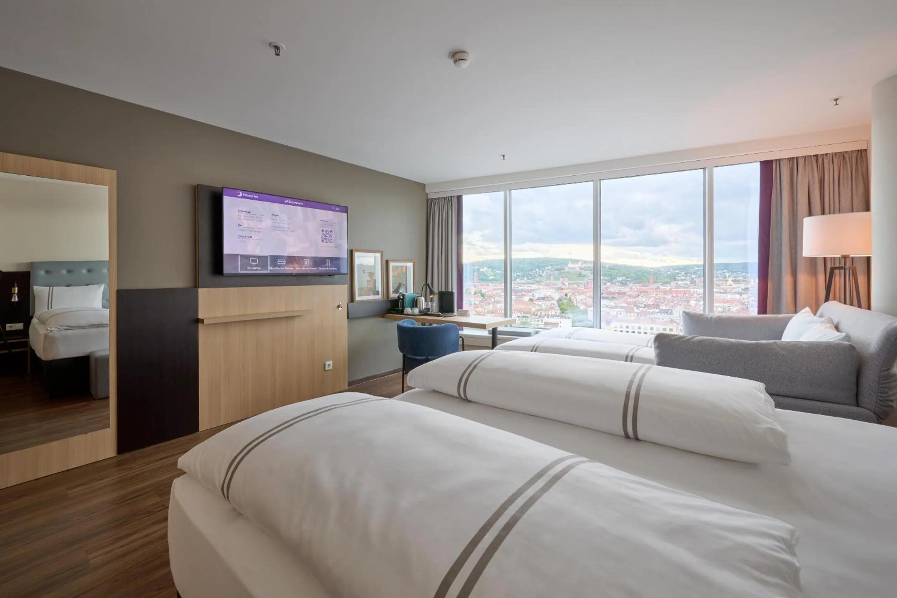 Bedroom, Bed in Premier Inn Würzburg