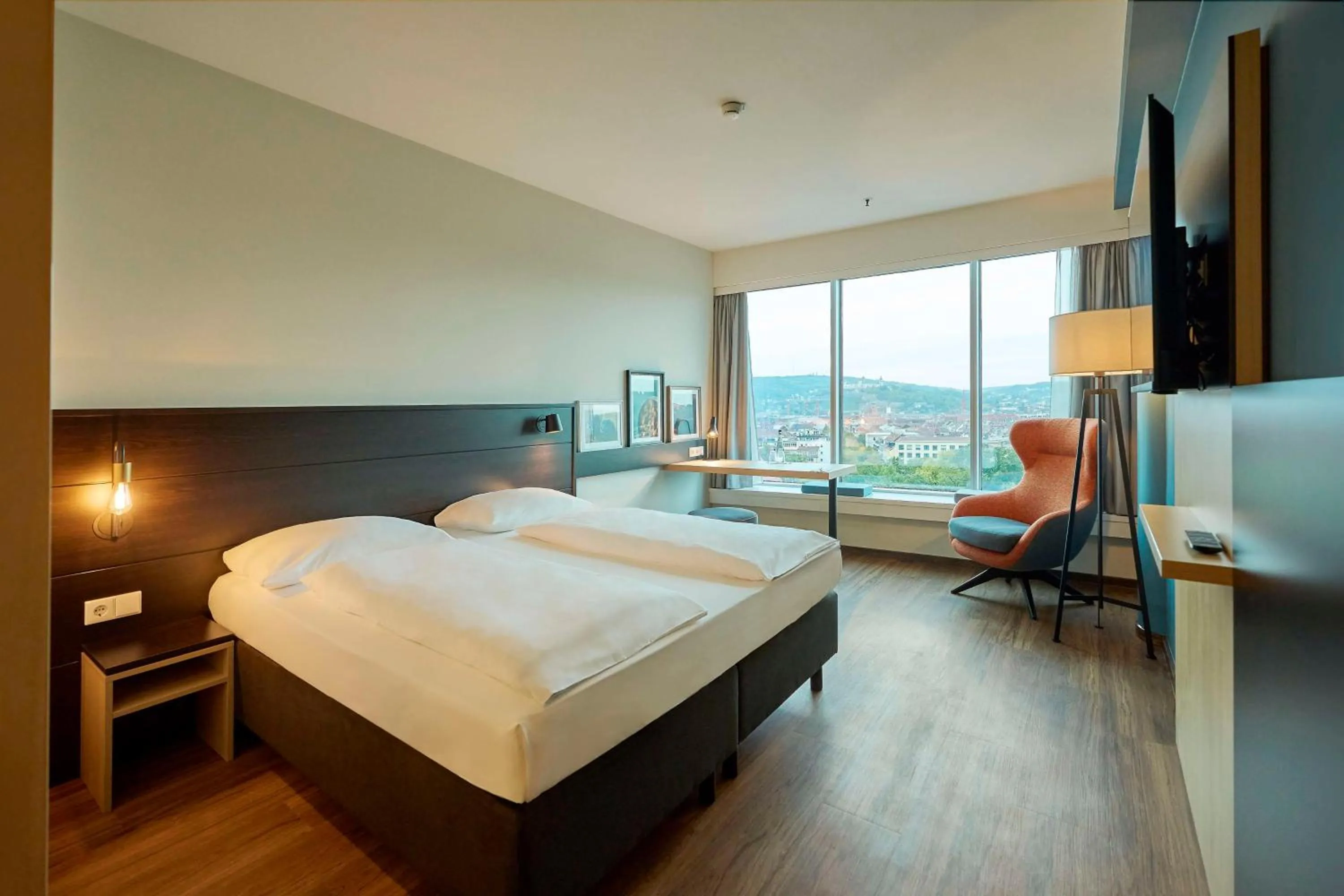 Business Double Room in Premier Inn Würzburg