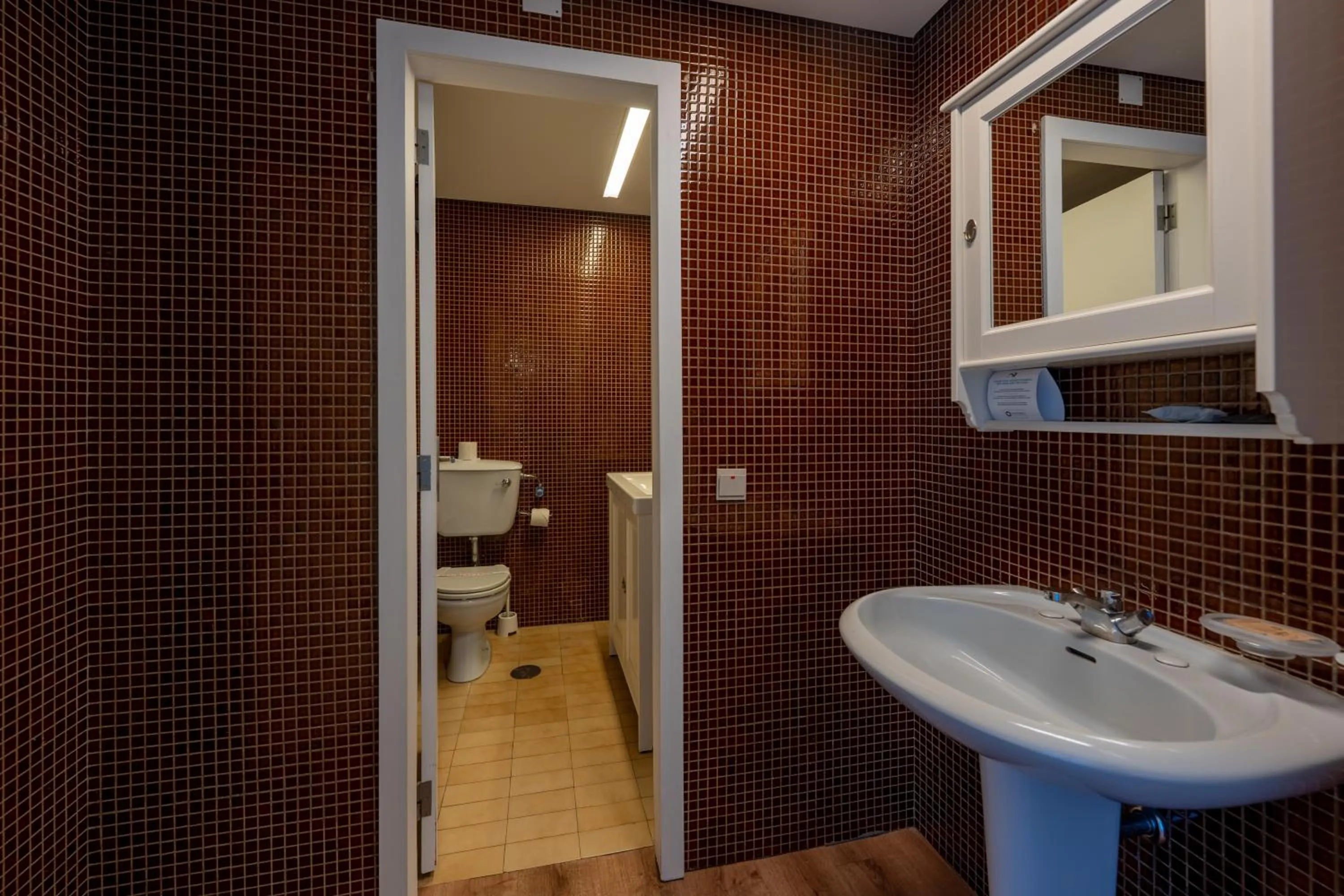 Bathroom in Hotel Apartamento Solverde